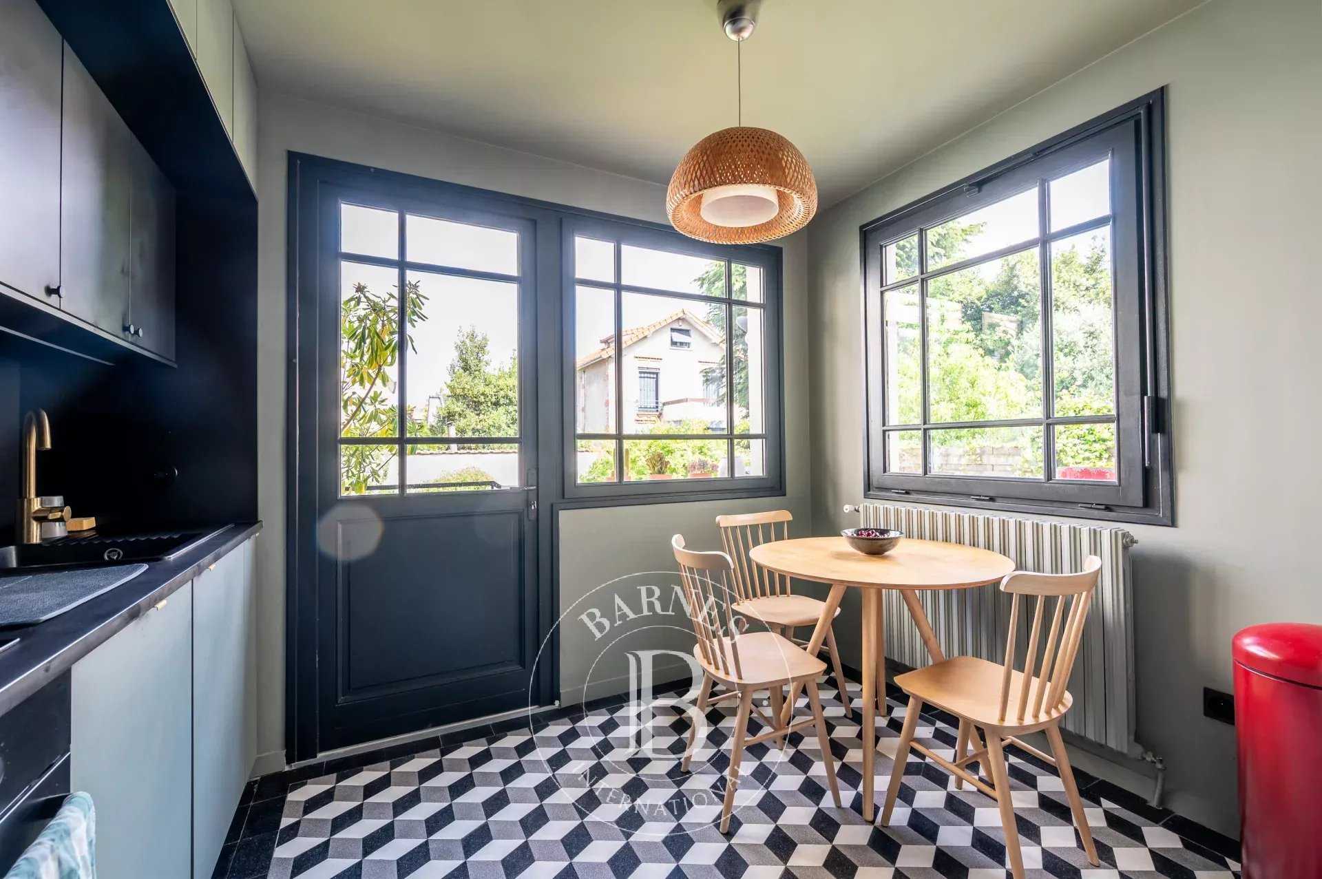 Colombes  - Maison 7 Pi&egrave;ces 4 Chambres