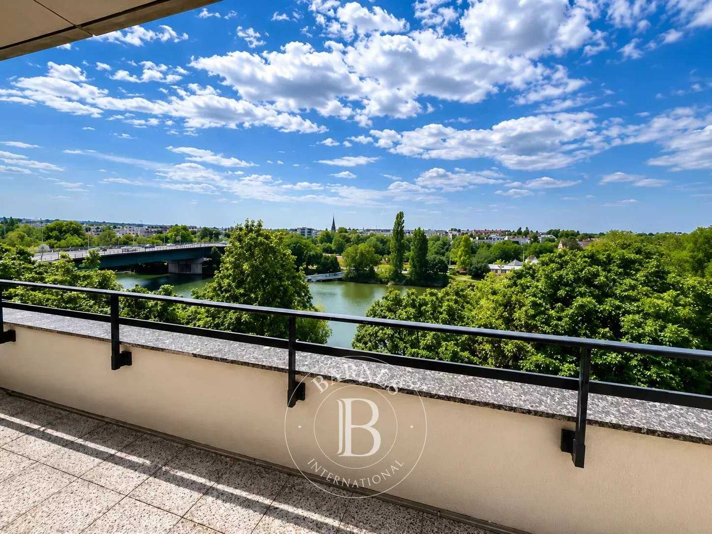 Rueil-Malmaison  - Apartment 4 Bedrooms