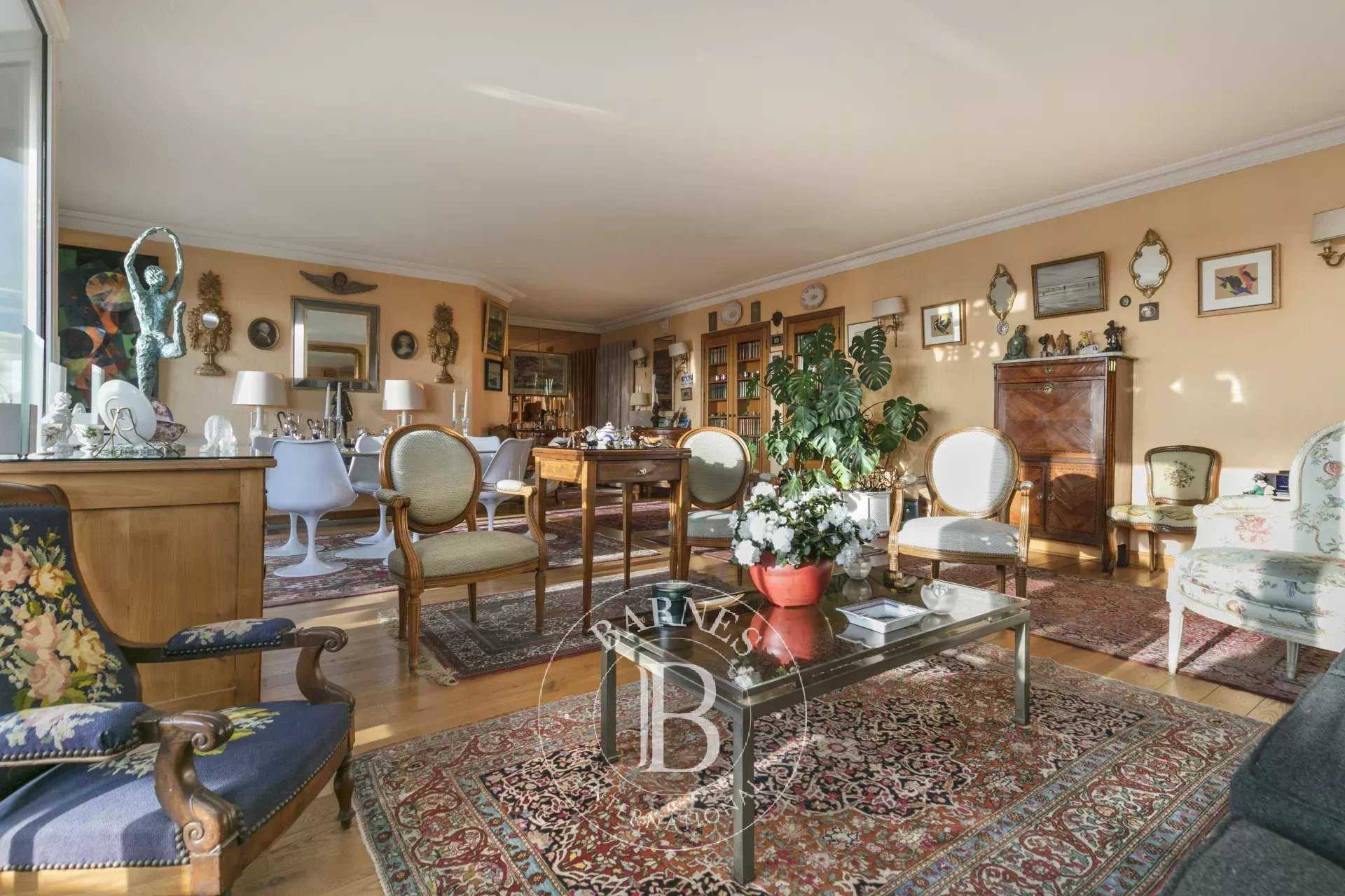 Courbevoie  - Apartment 3 Bedrooms