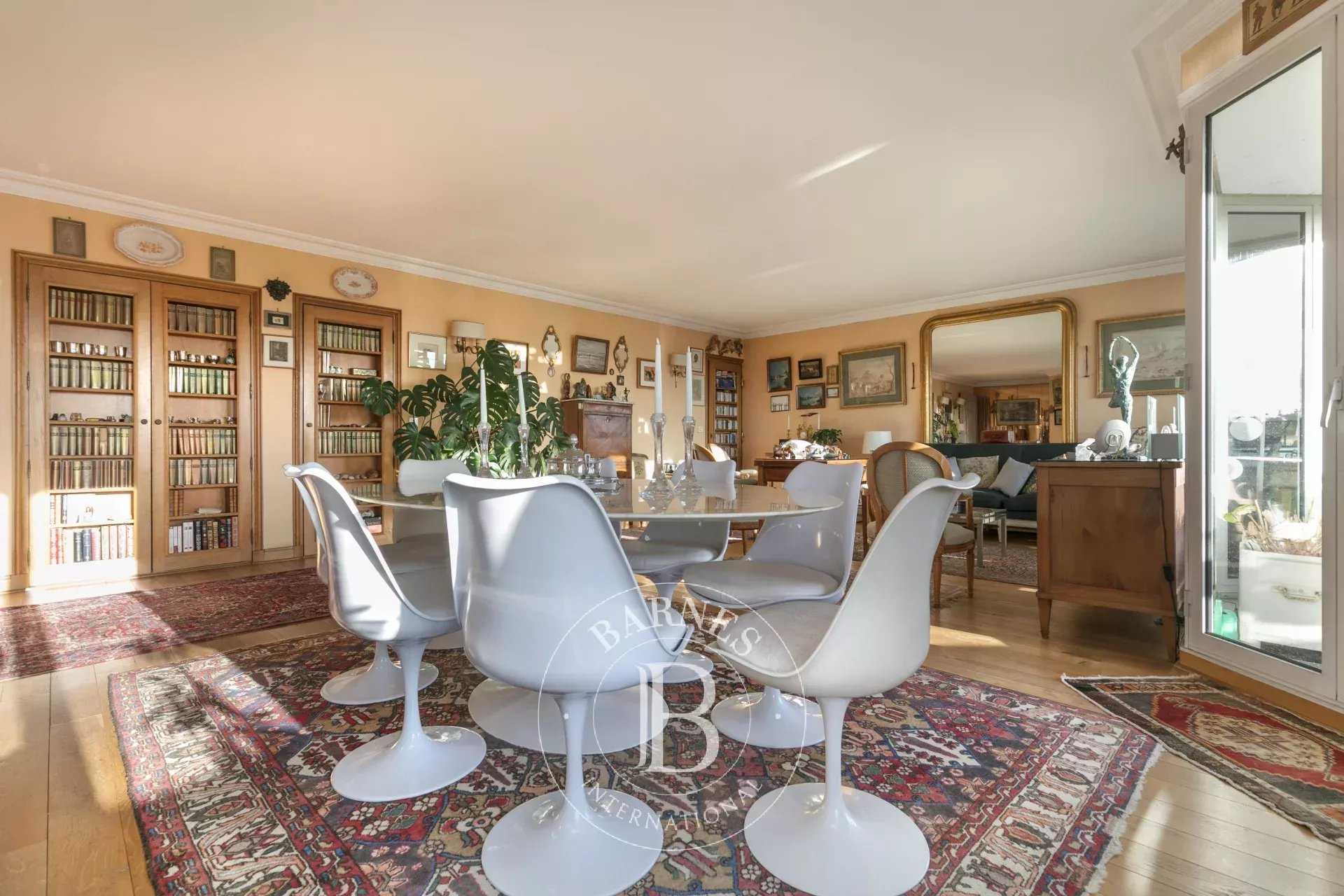 Courbevoie  - Apartment 3 Bedrooms