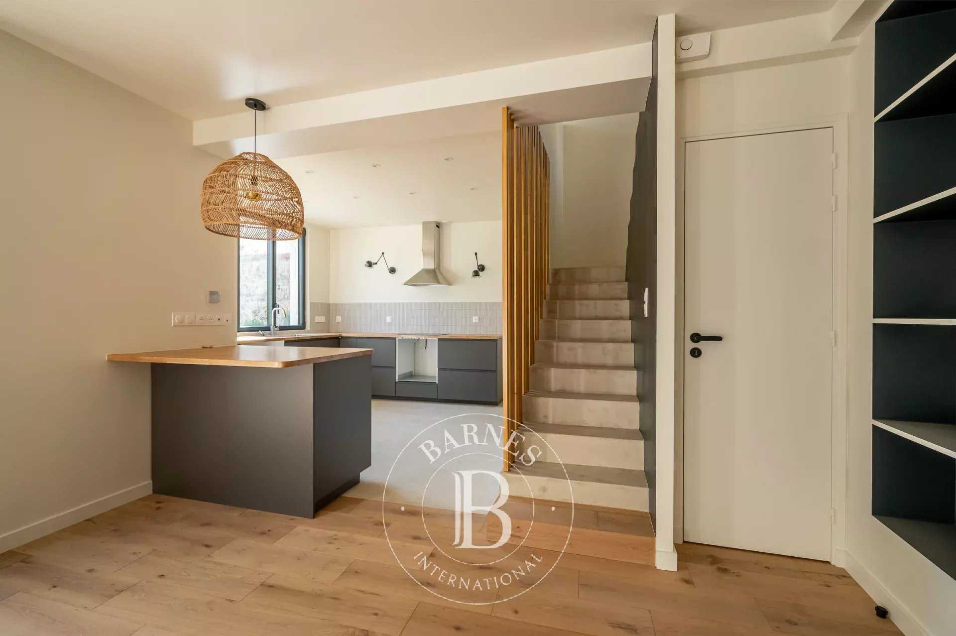 Colombes  - Maison 7 Pièces 5 Chambres