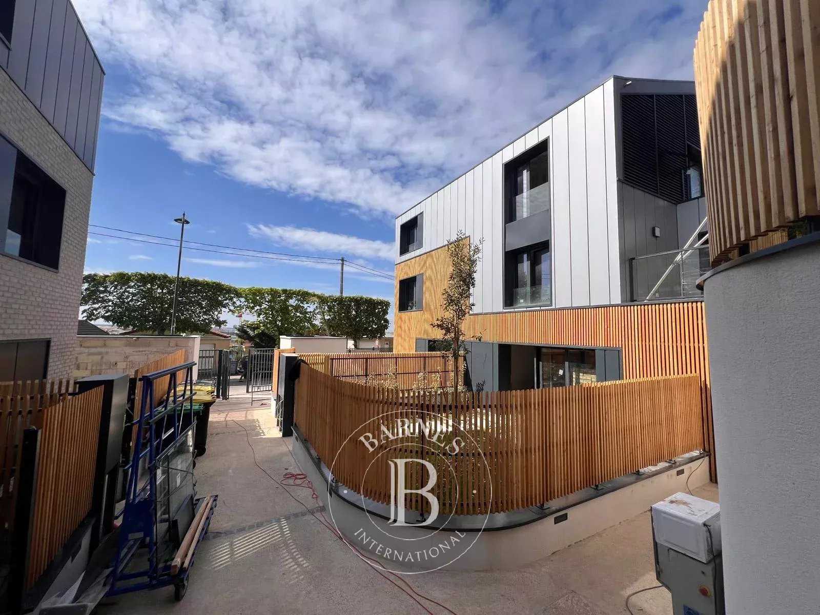 Rueil-Malmaison  - Maison 5 Pi&egrave;ces 4 Chambres