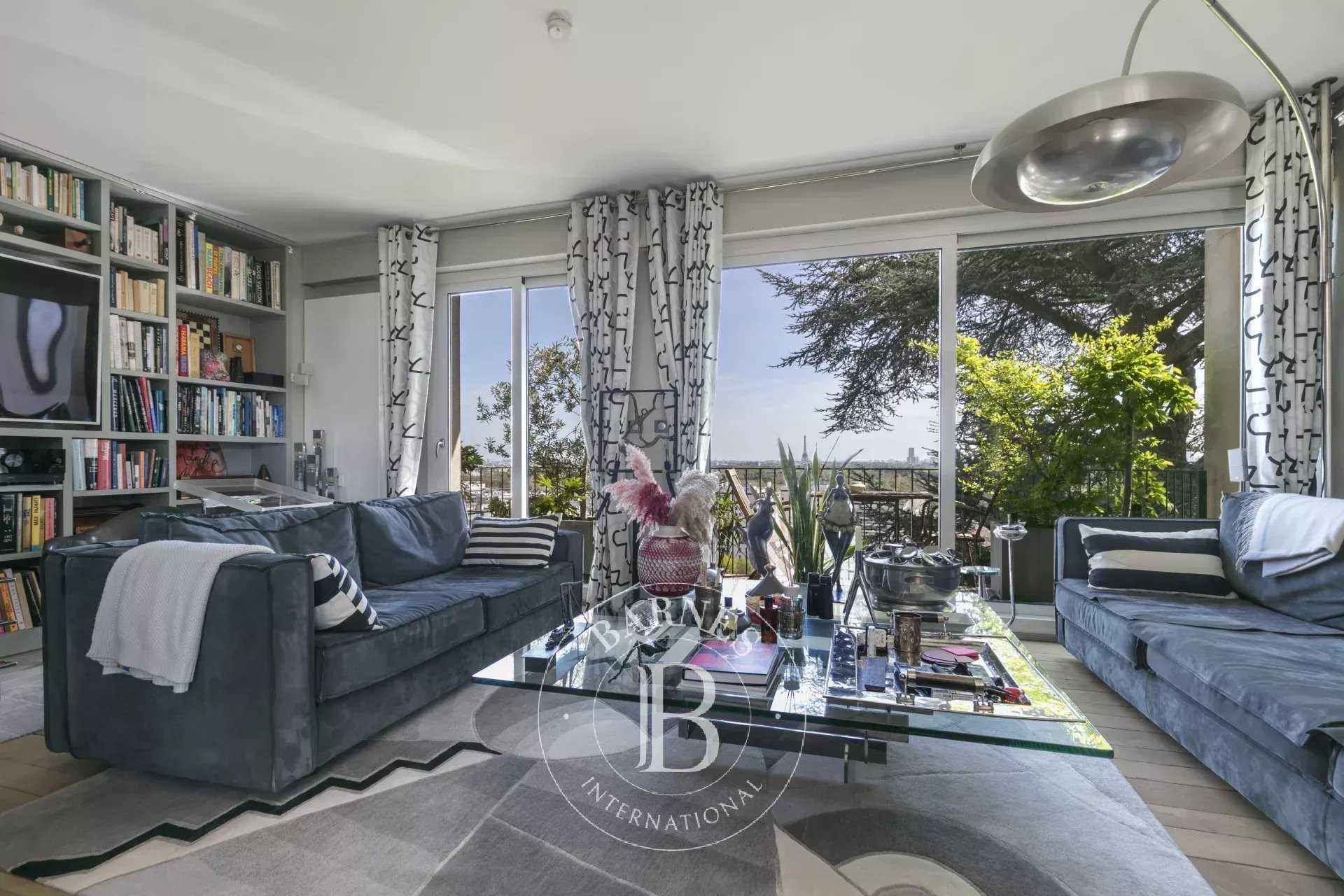 Suresnes  - Apartment 3 Bedrooms