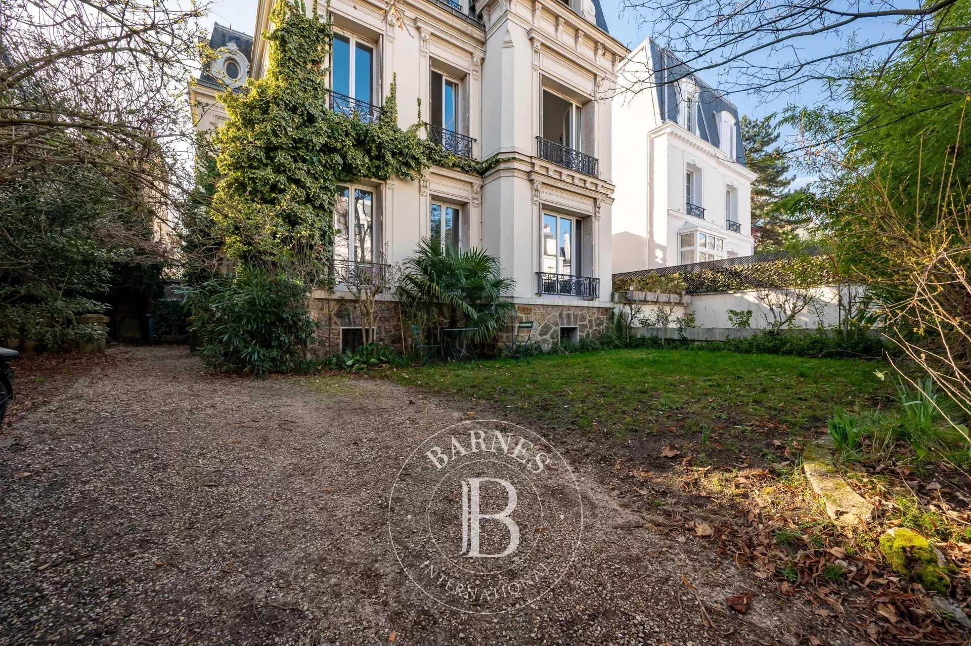 Asnières-sur-Seine  - Hôtel particulier 10 Pièces 6 Chambres