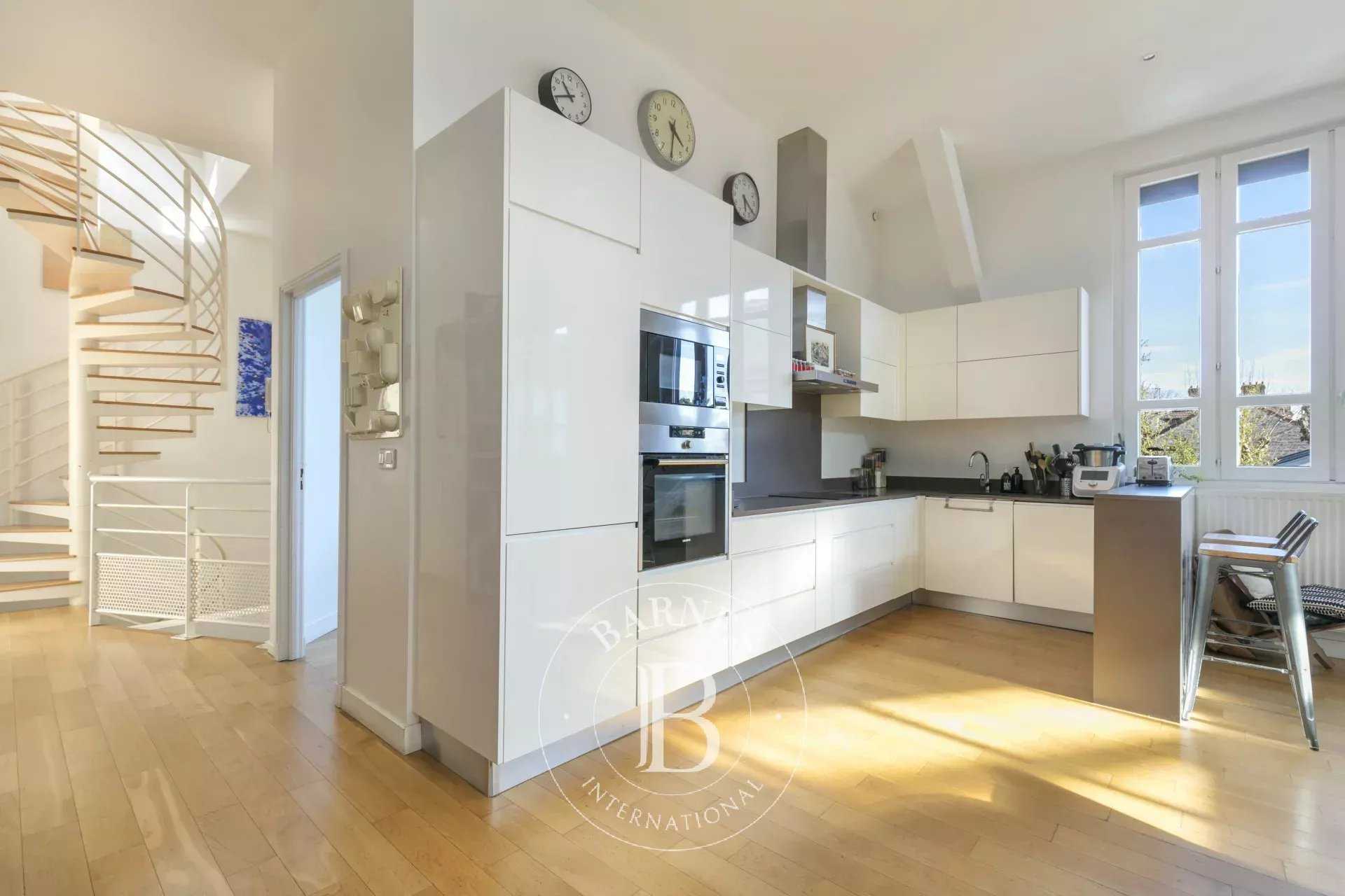 Bois-Colombes  - Maison 7 Pi&egrave;ces 4 Chambres