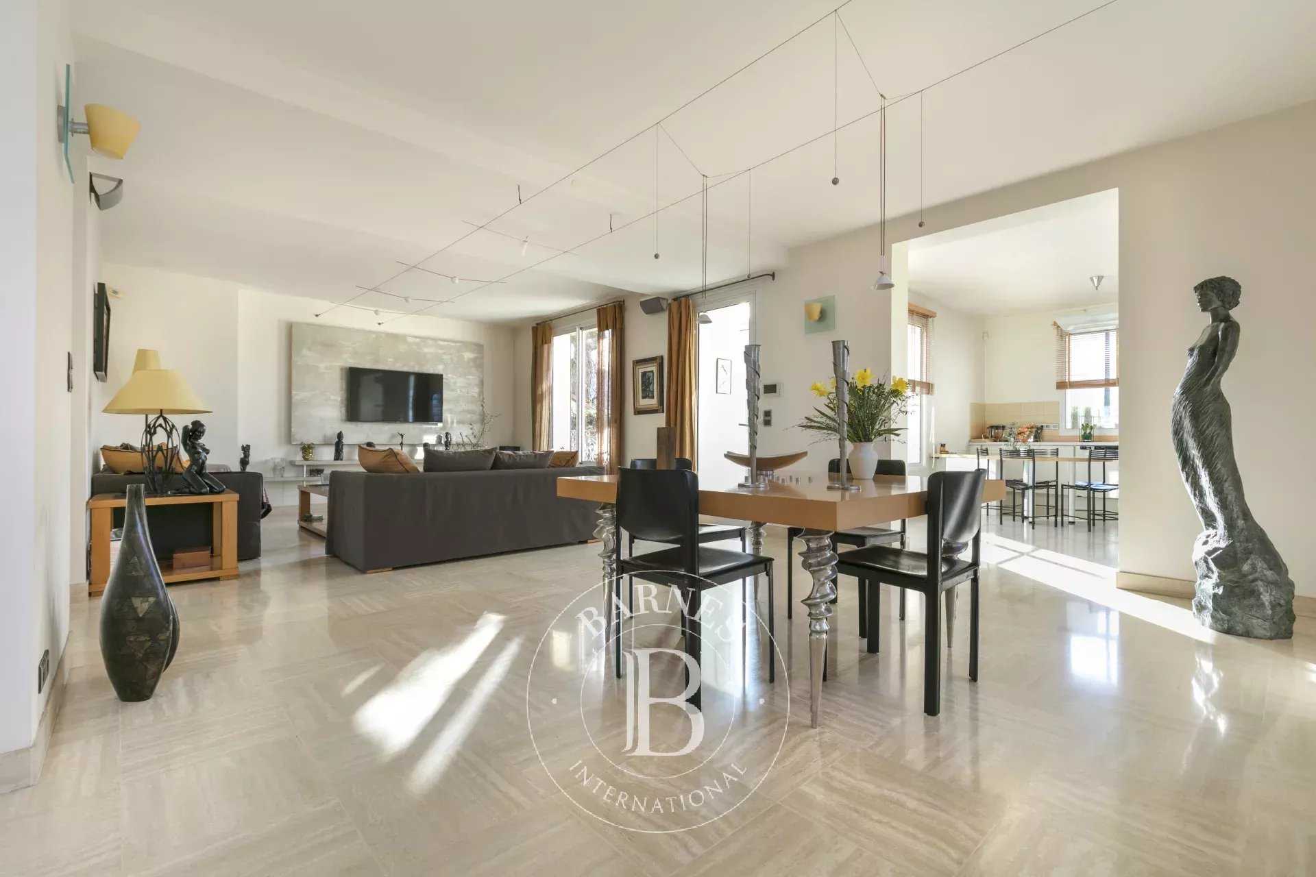 Courbevoie  - House 5 Bedrooms