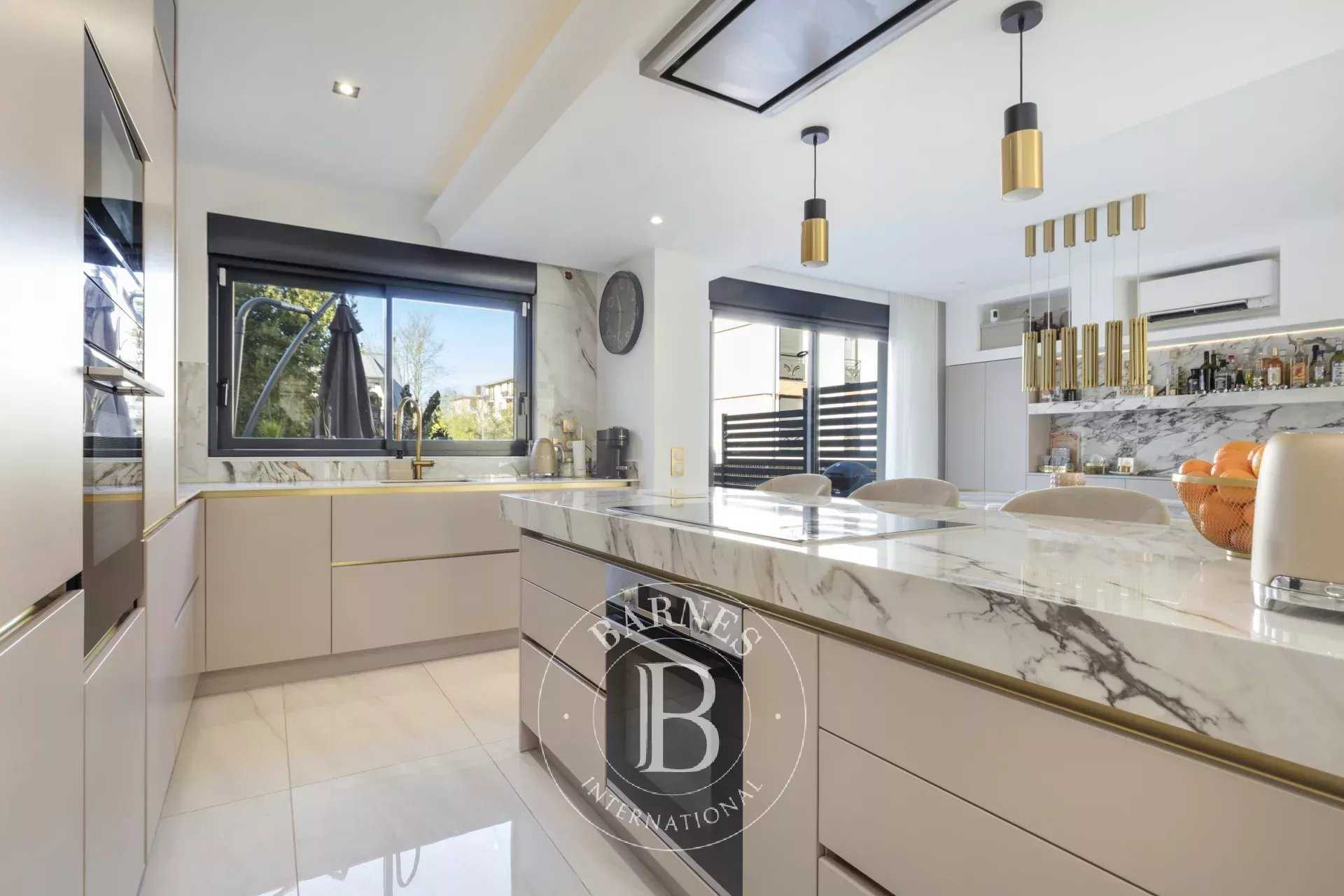 Rueil-Malmaison  - House 6 Bedrooms