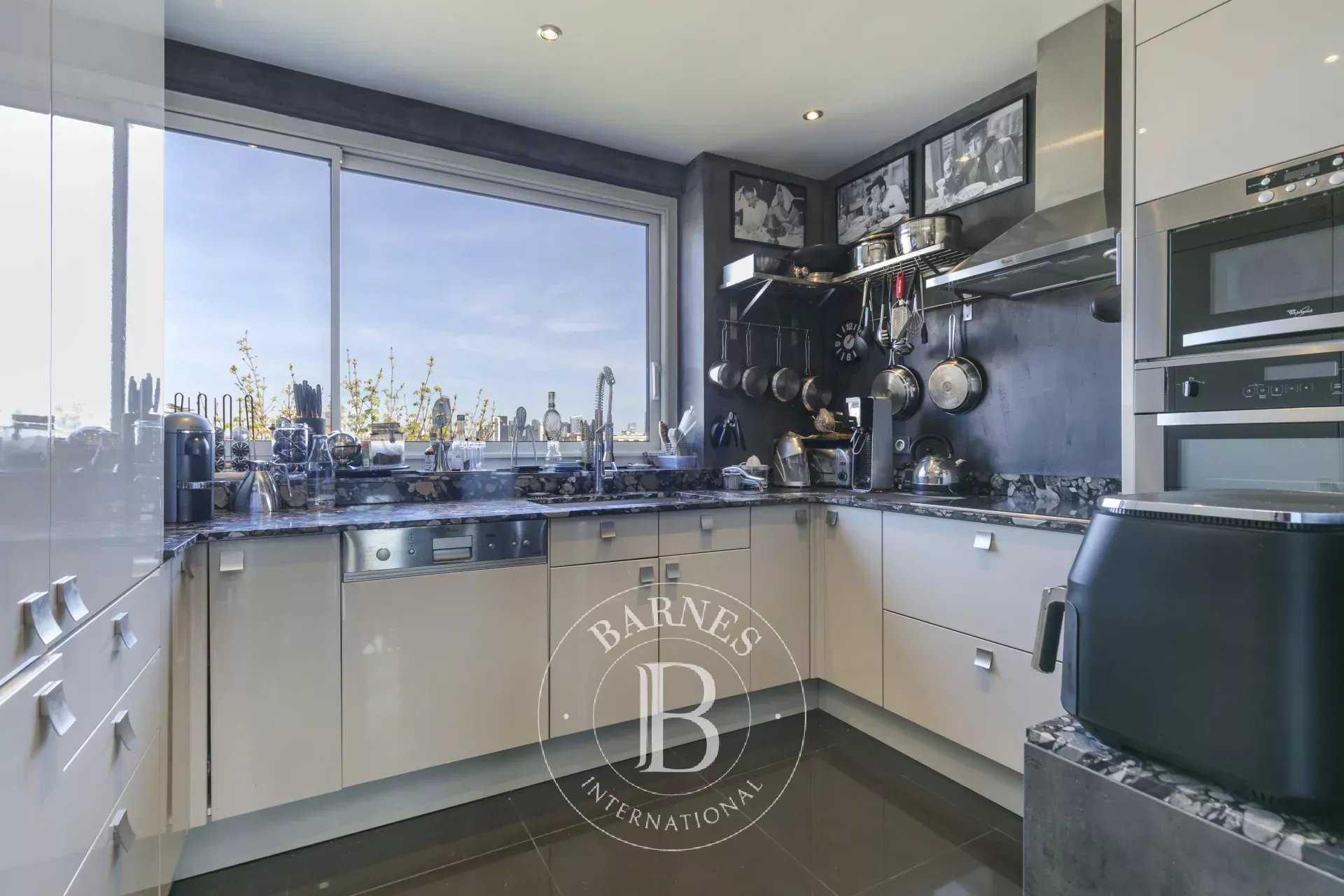 Suresnes  - Apartment 3 Bedrooms