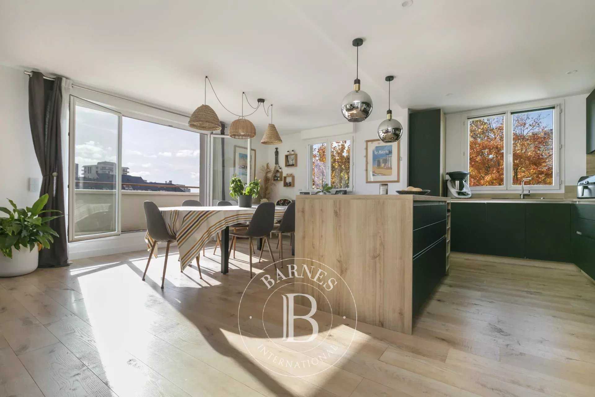 Courbevoie  - Apartment 4 Bedrooms