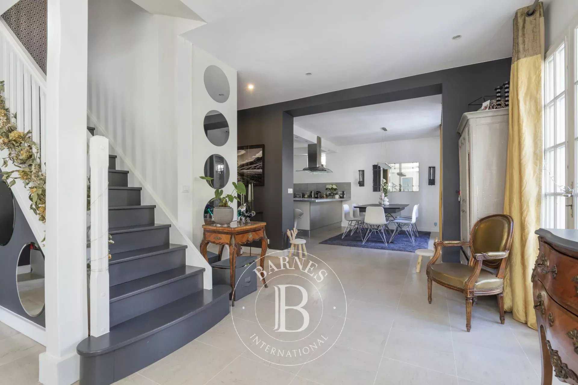 Asnières-sur-Seine  - Maison 5 Pi&egrave;ces 4 Chambres