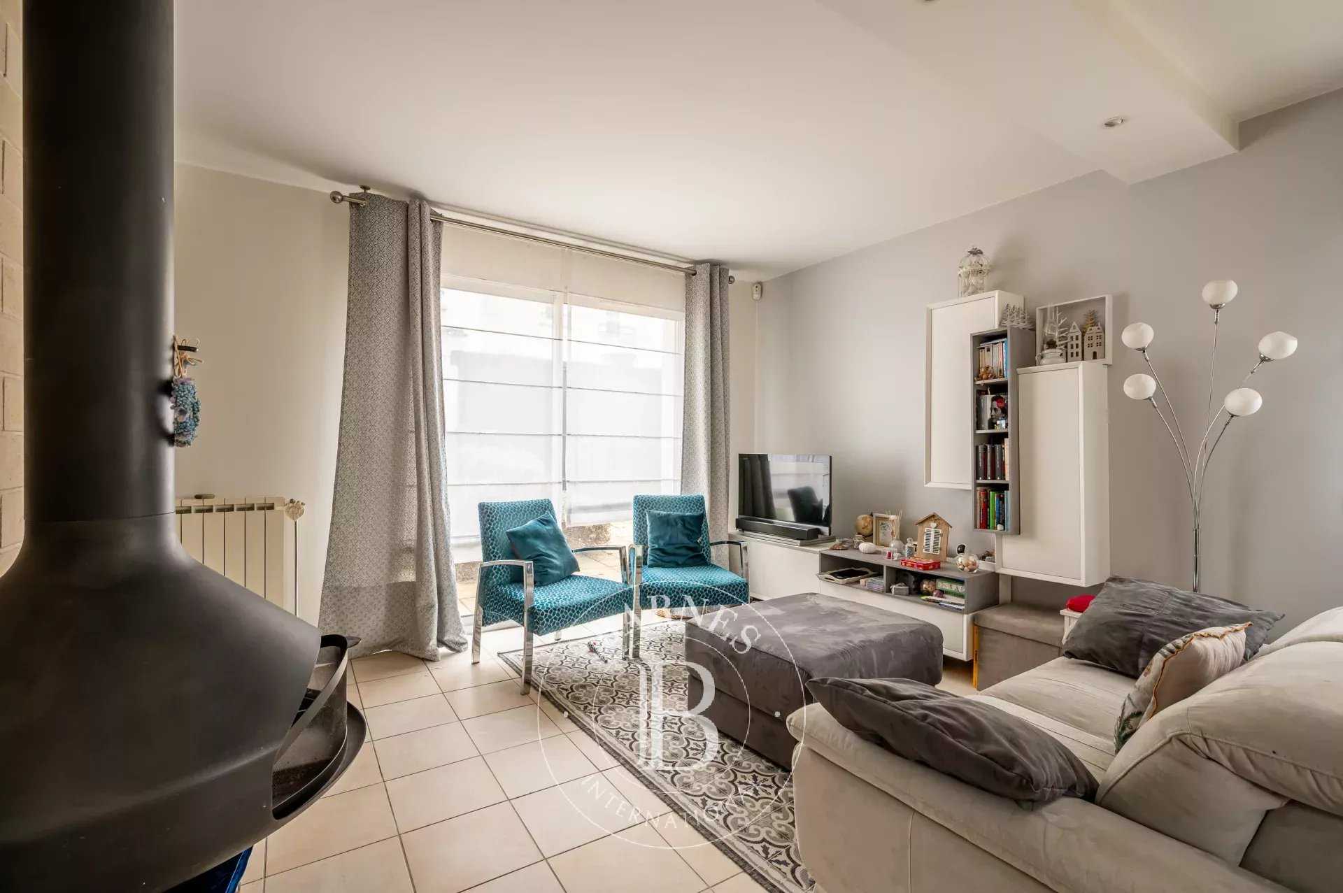 Asnières-sur-Seine  - Maison 5 Pi&egrave;ces 4 Chambres