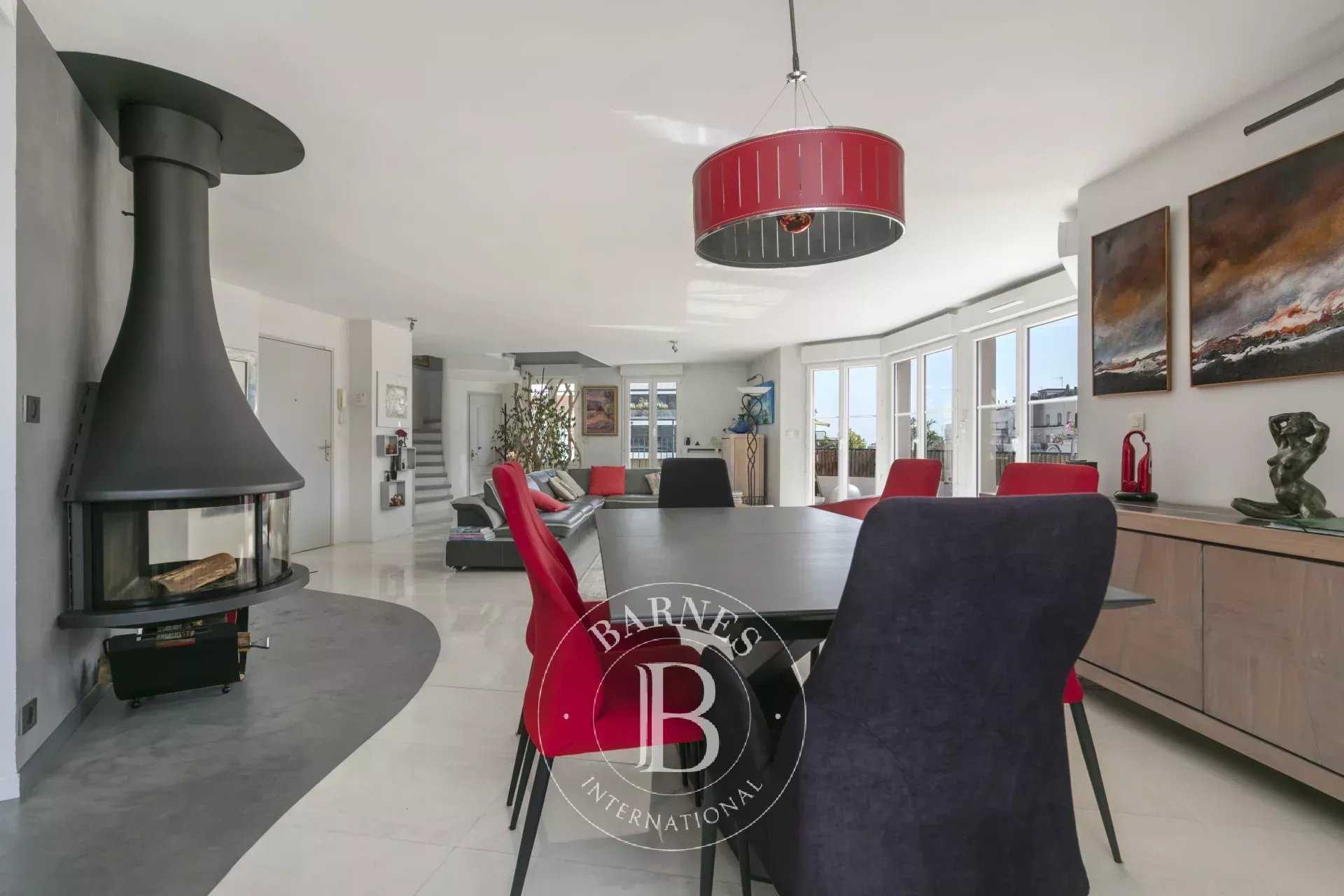 Courbevoie  - Appartement 6 Pi&egrave;ces 4 Chambres