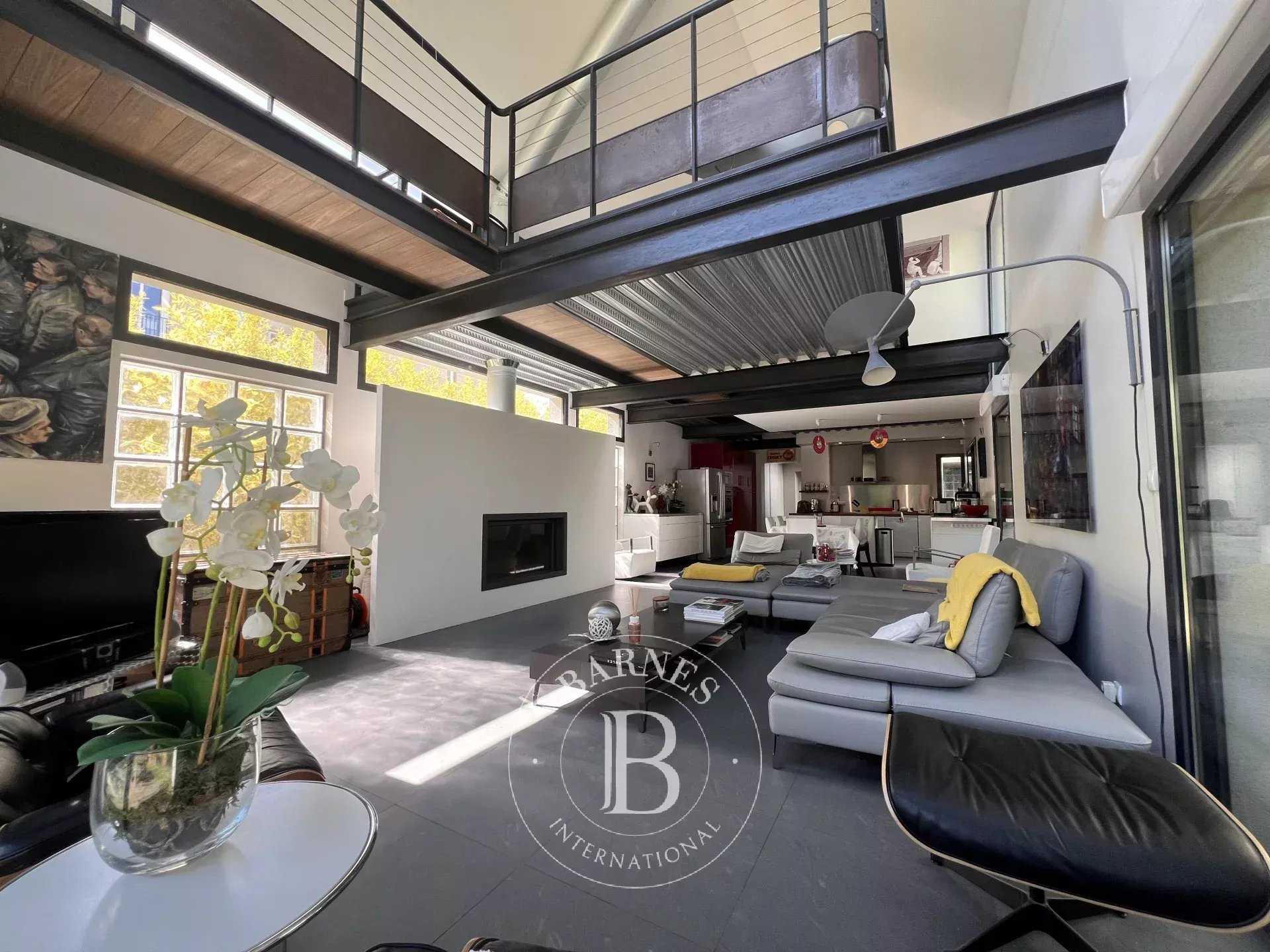 Suresnes  - House 4 Bedrooms