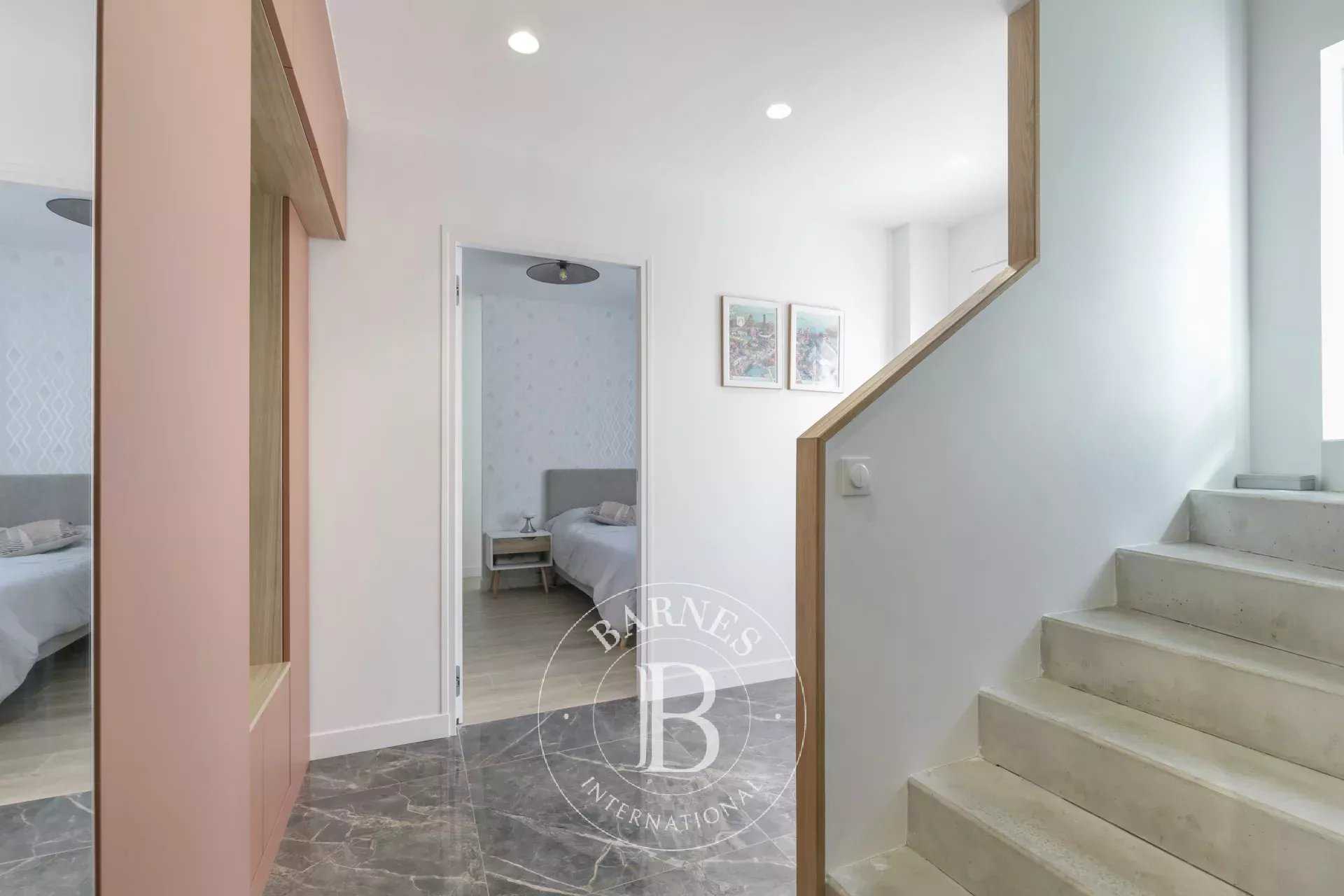 Puteaux  - House 5 Bedrooms