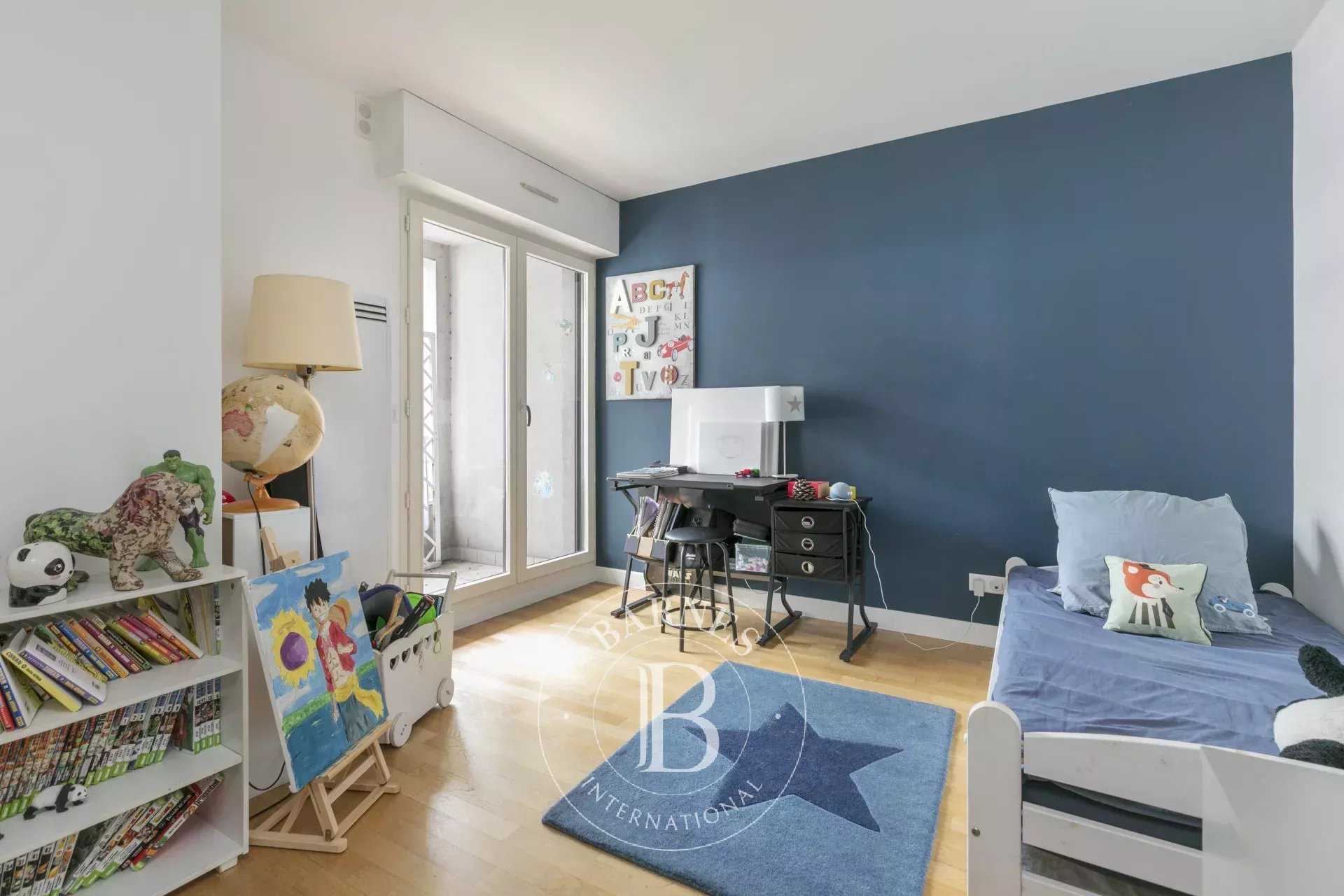 Suresnes  - Appartement 4 Pièces 3 Chambres