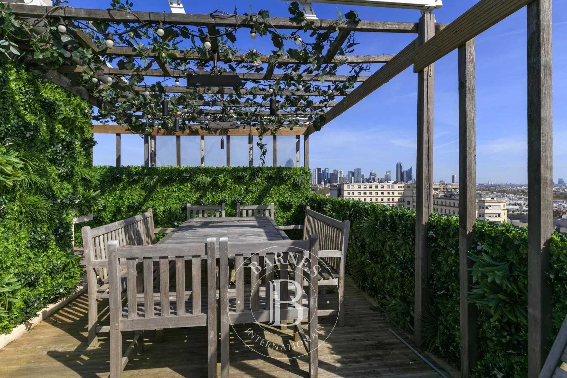 Suresnes  - Apartment 3 Bedrooms