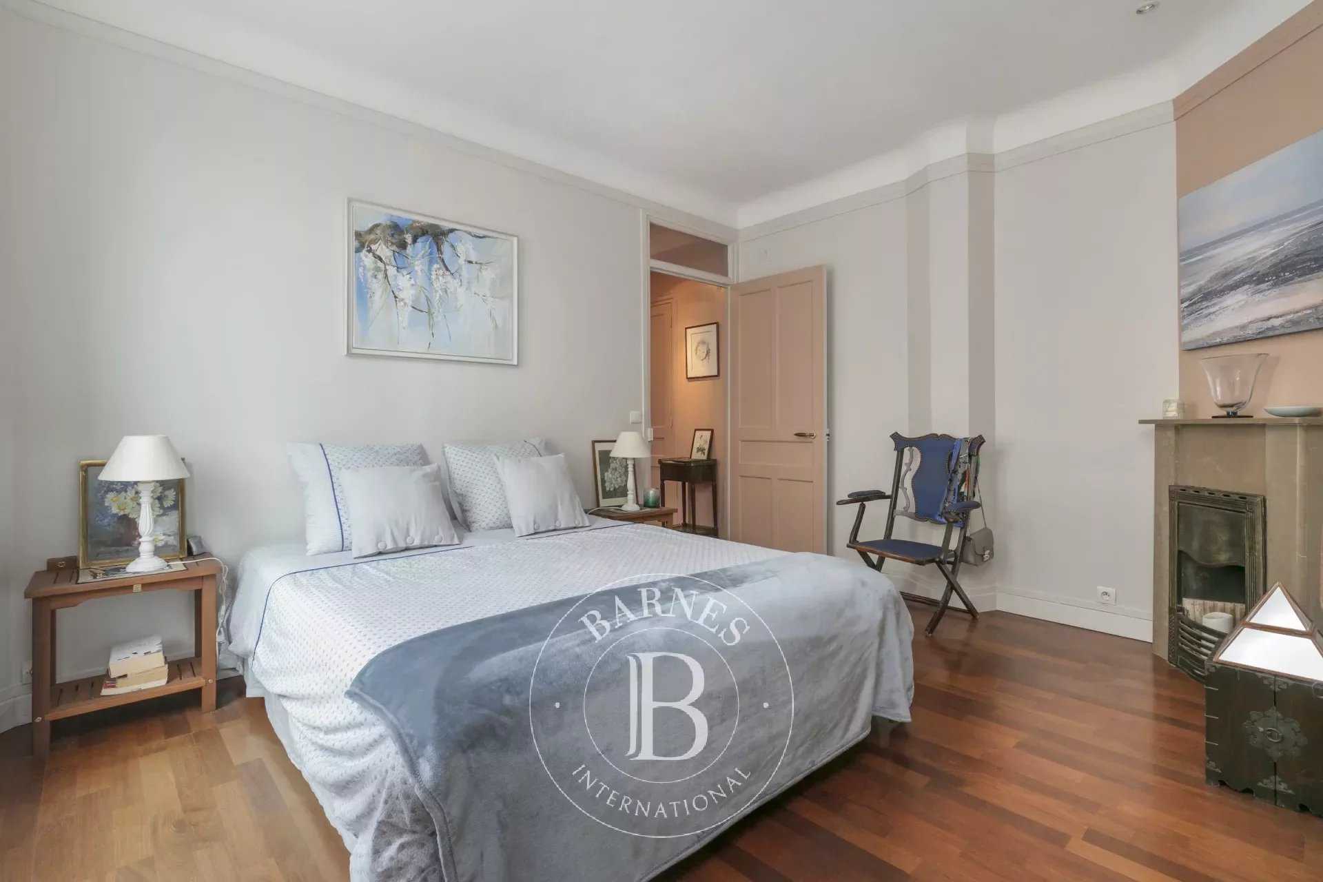 Courbevoie  - Apartment 1 Bedroom