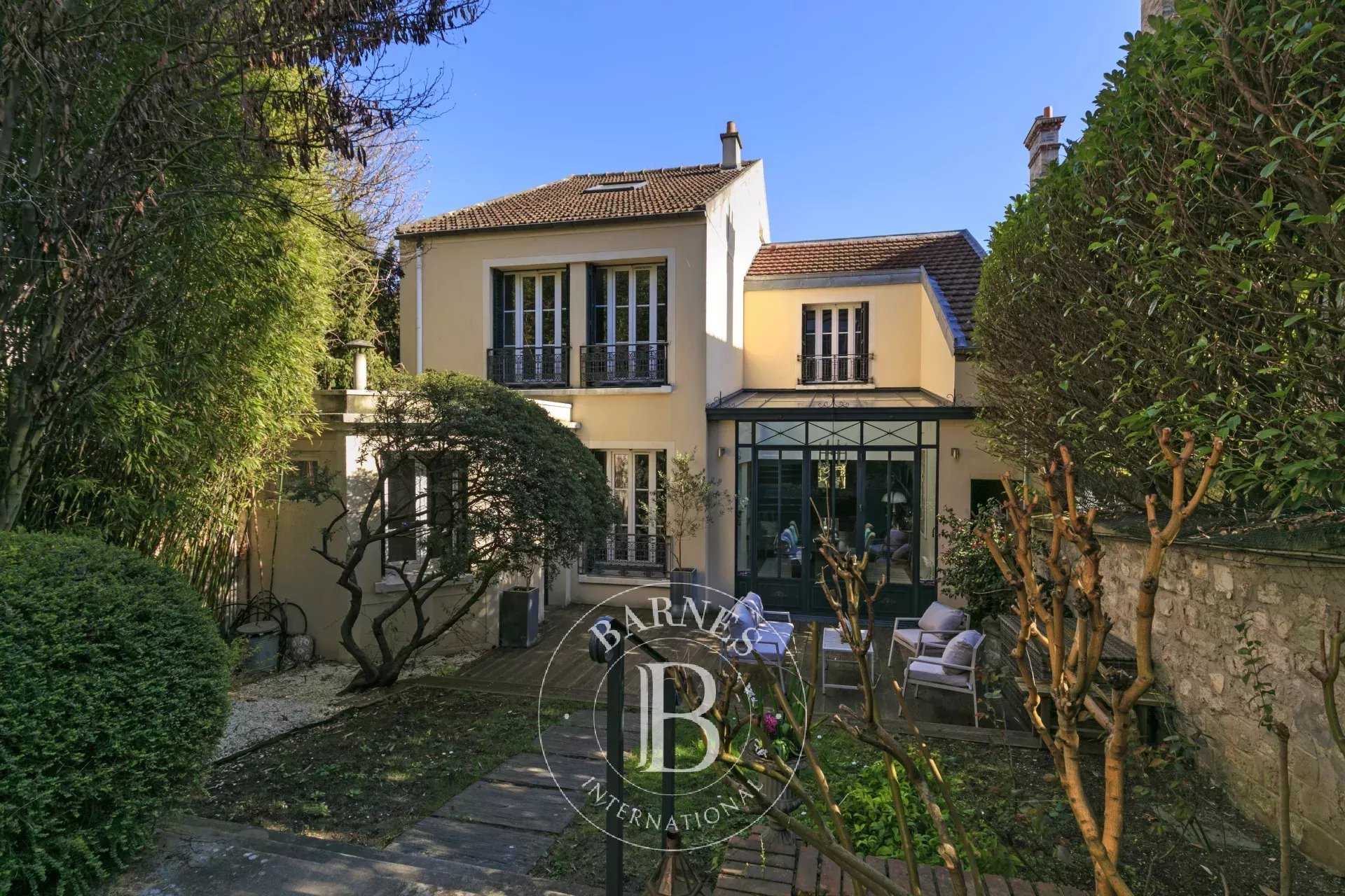 Suresnes  - Maison 10 Pi&egrave;ces 5 Chambres