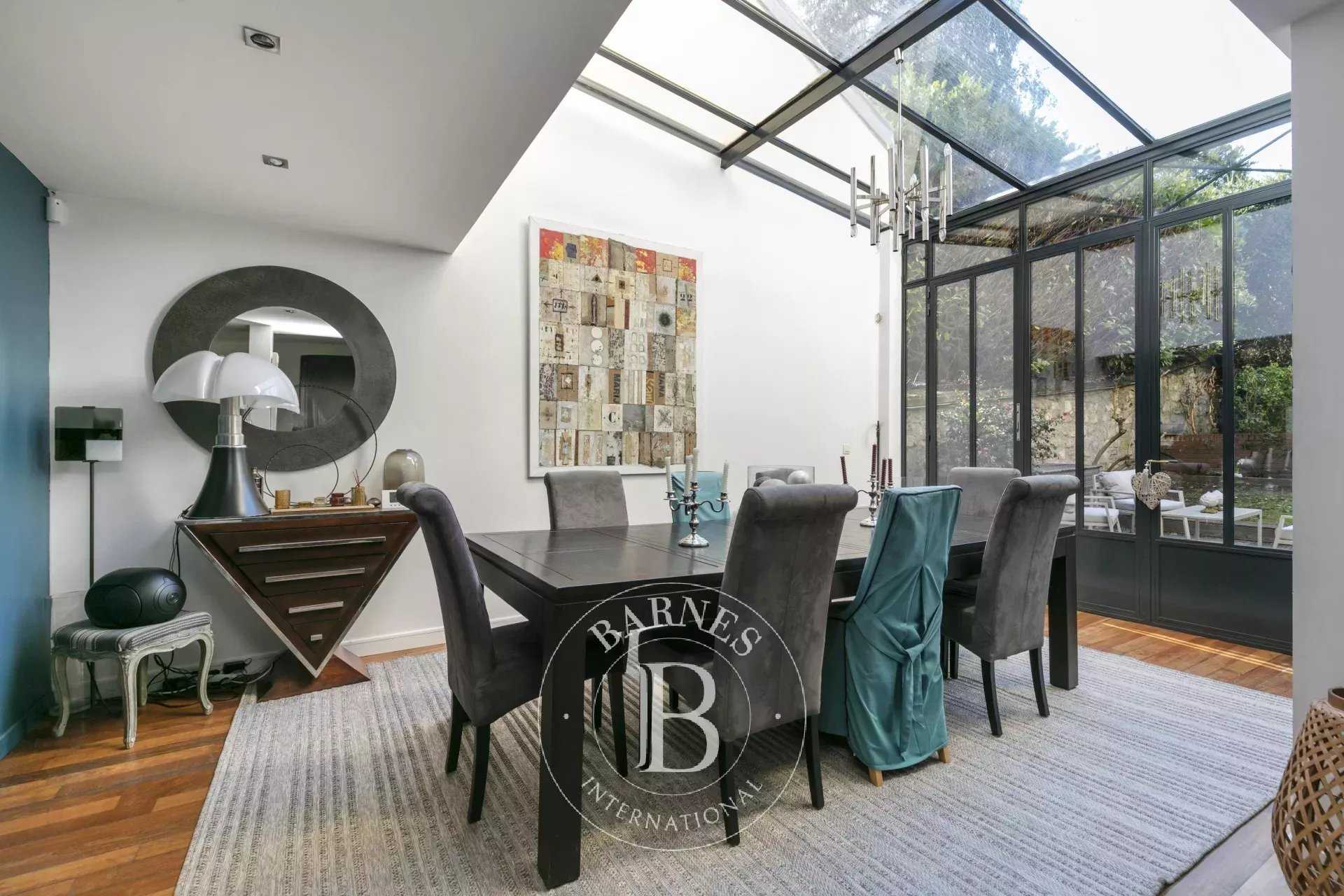 Suresnes  - Maison 10 Pi&egrave;ces 5 Chambres