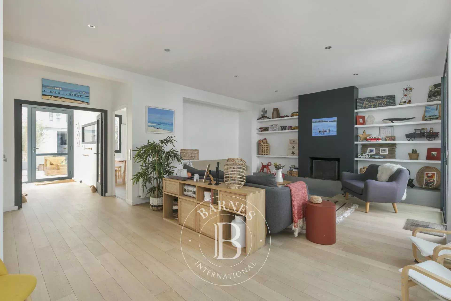 Rueil-Malmaison  - House 6 Bedrooms