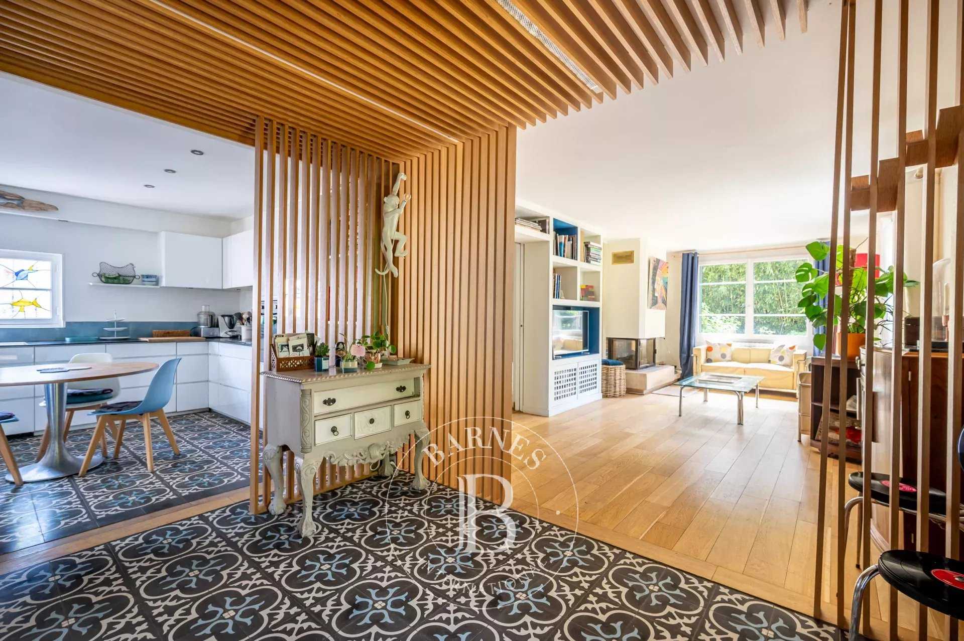 Nanterre  - Maison 8 Pi&egrave;ces 5 Chambres