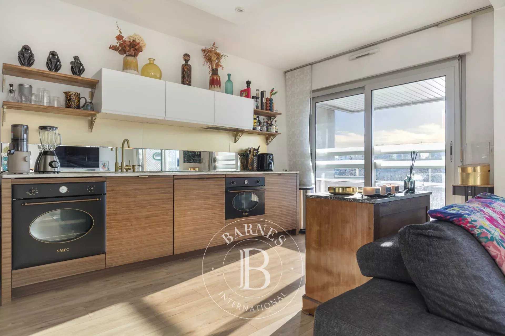 Courbevoie  - Appartement 5 Pi&egrave;ces 3 Chambres