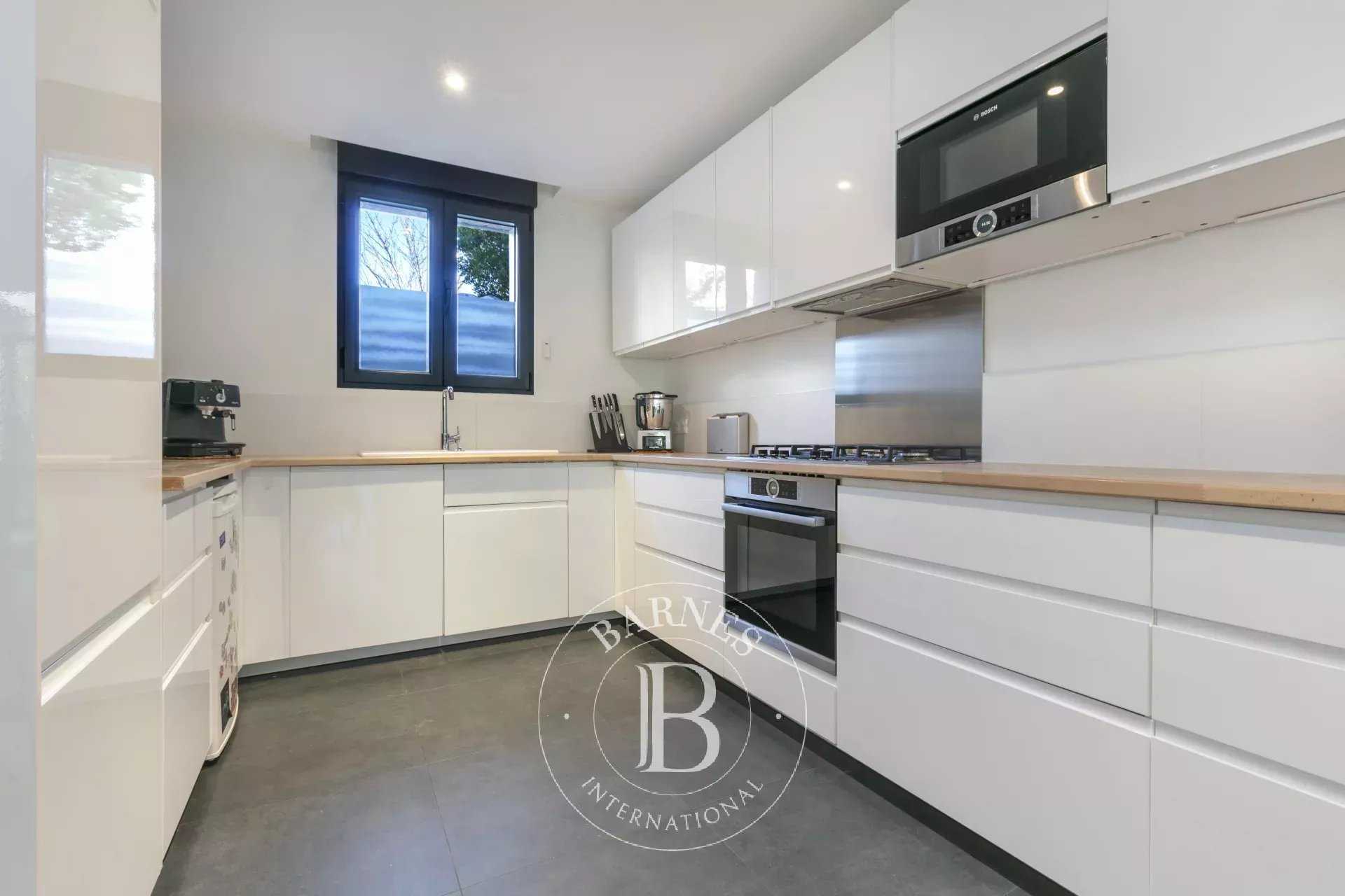 Suresnes  - Maison 6 Pi&egrave;ces 4 Chambres