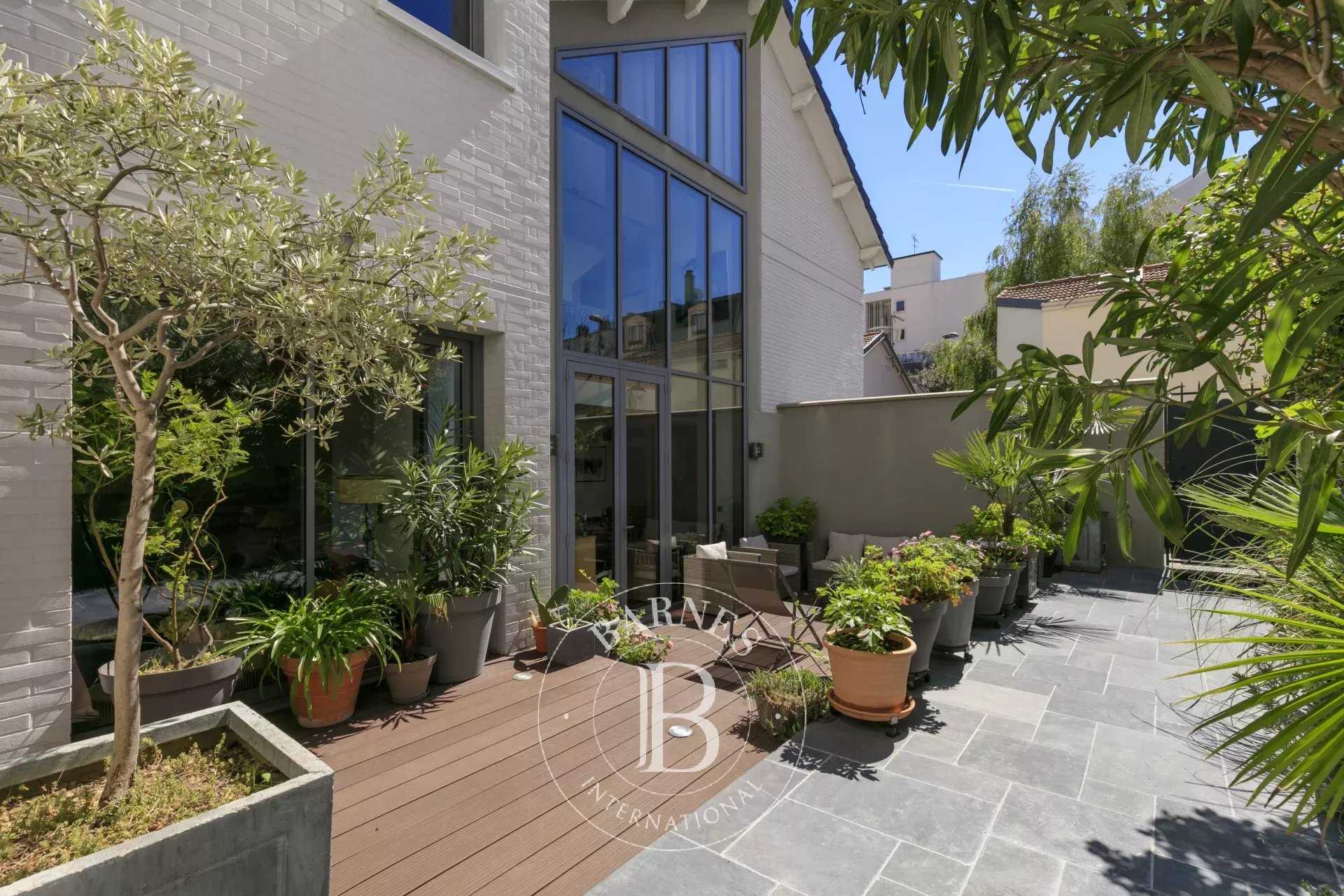 Courbevoie  - Maison 10 Pi&egrave;ces 6 Chambres