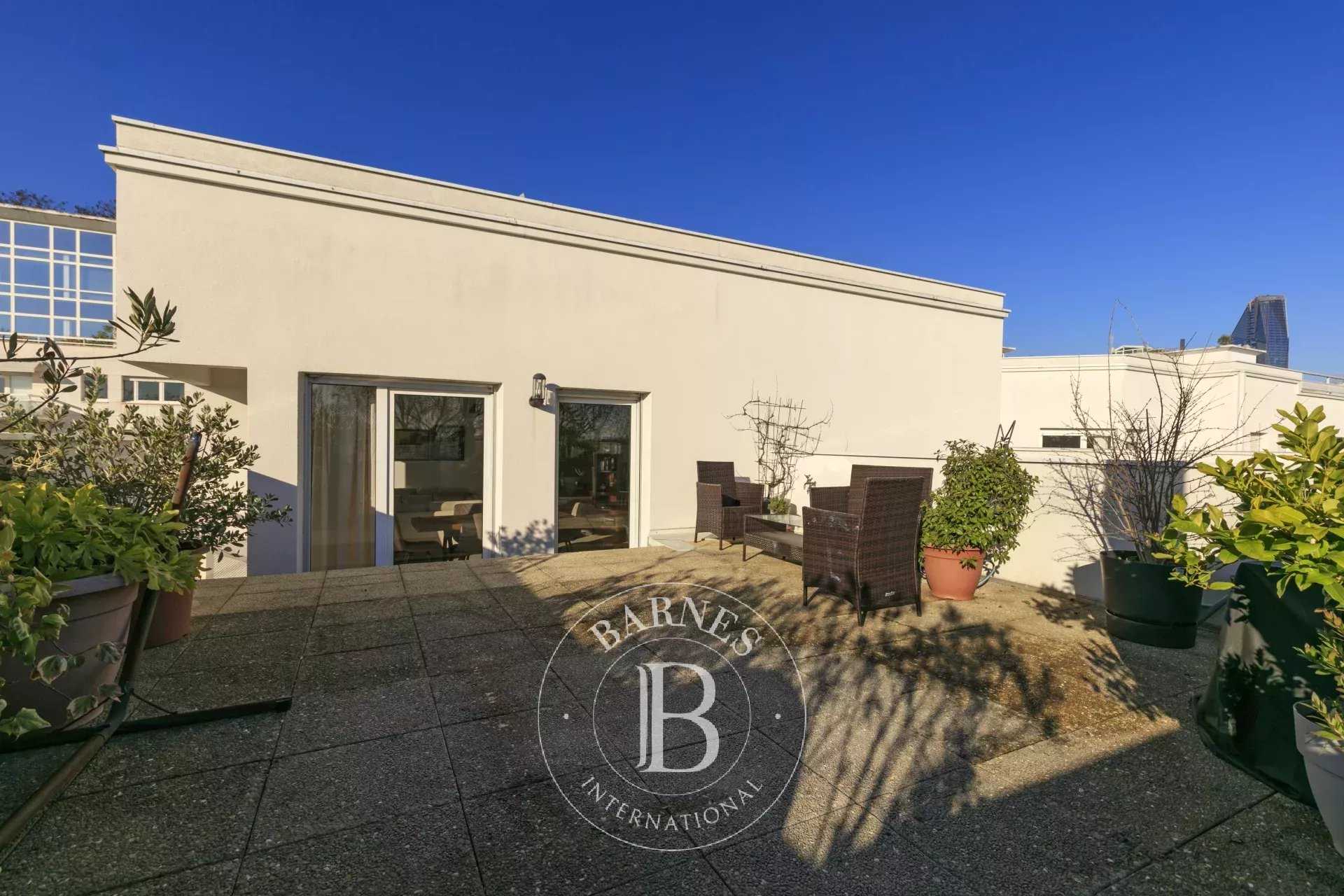 Suresnes  - Duplex 5 Pi&egrave;ces 3 Chambres