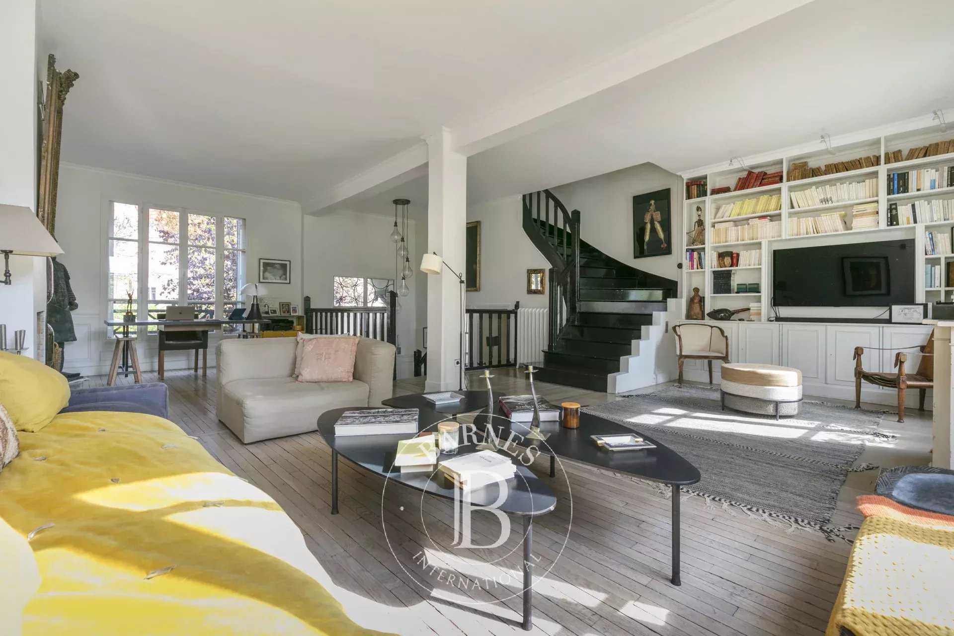 Suresnes  - Maison 6 Pi&egrave;ces 4 Chambres