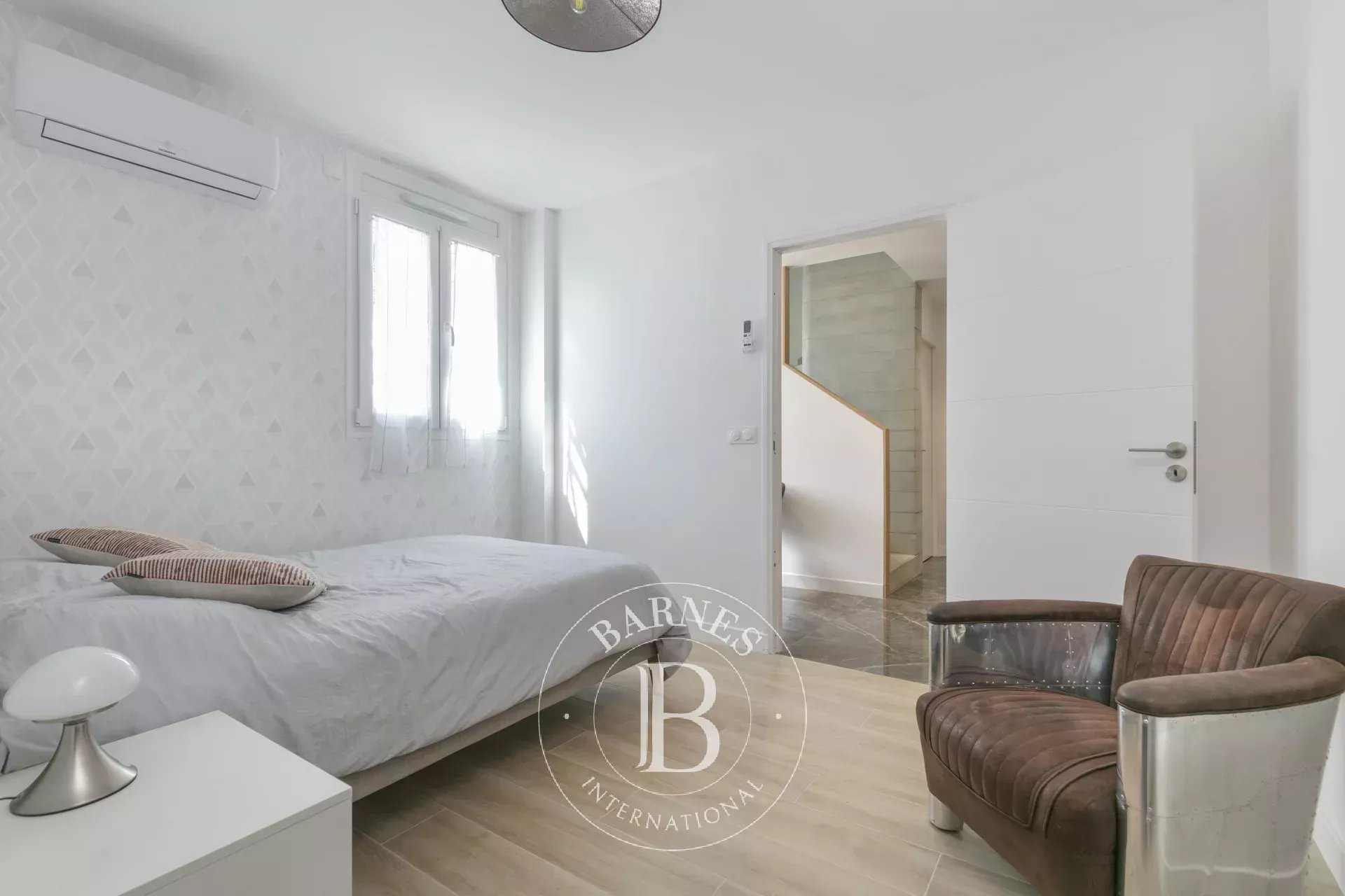 Puteaux  - House 5 Bedrooms