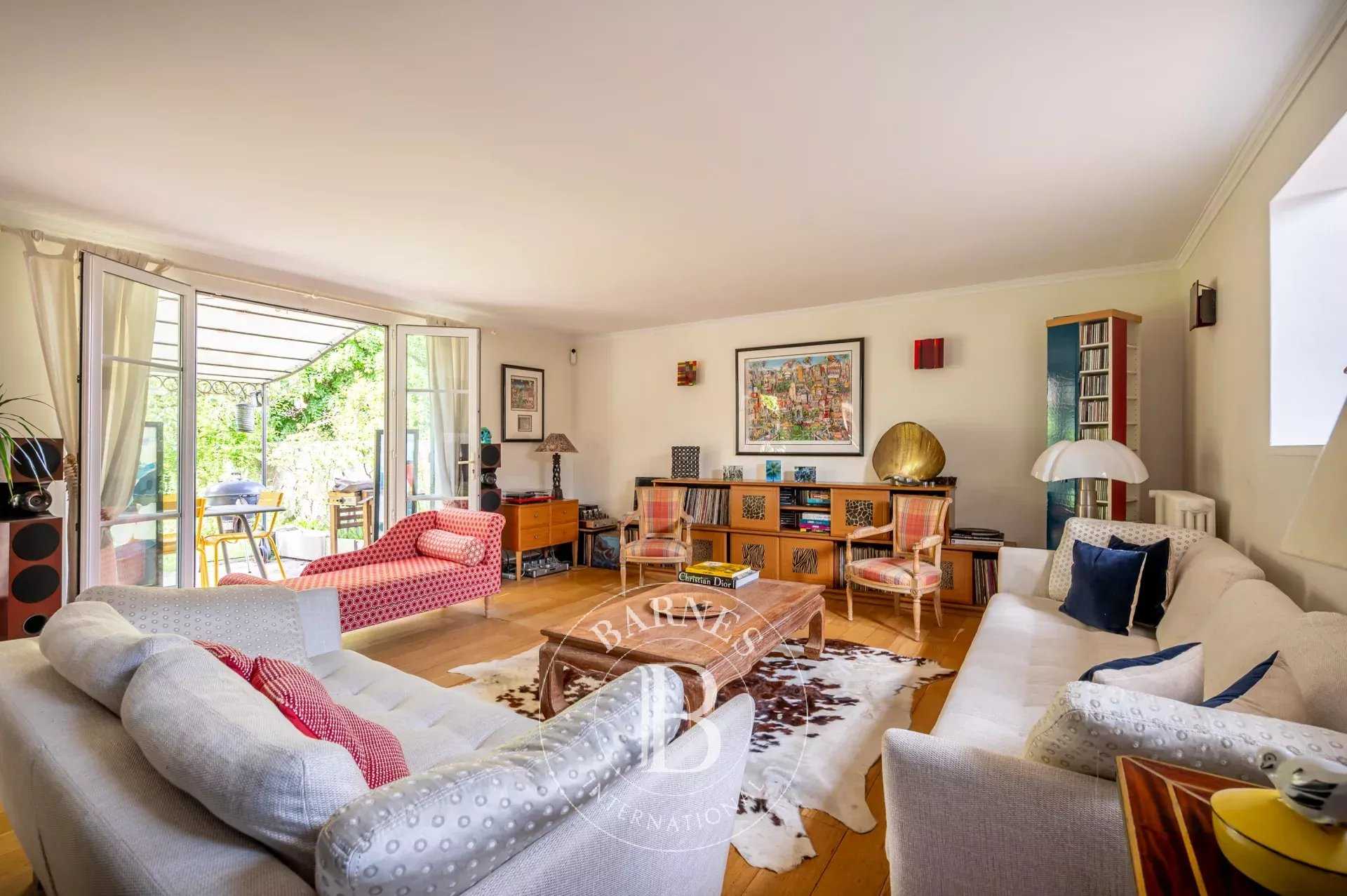 Nanterre  - Maison 8 Pi&egrave;ces 5 Chambres