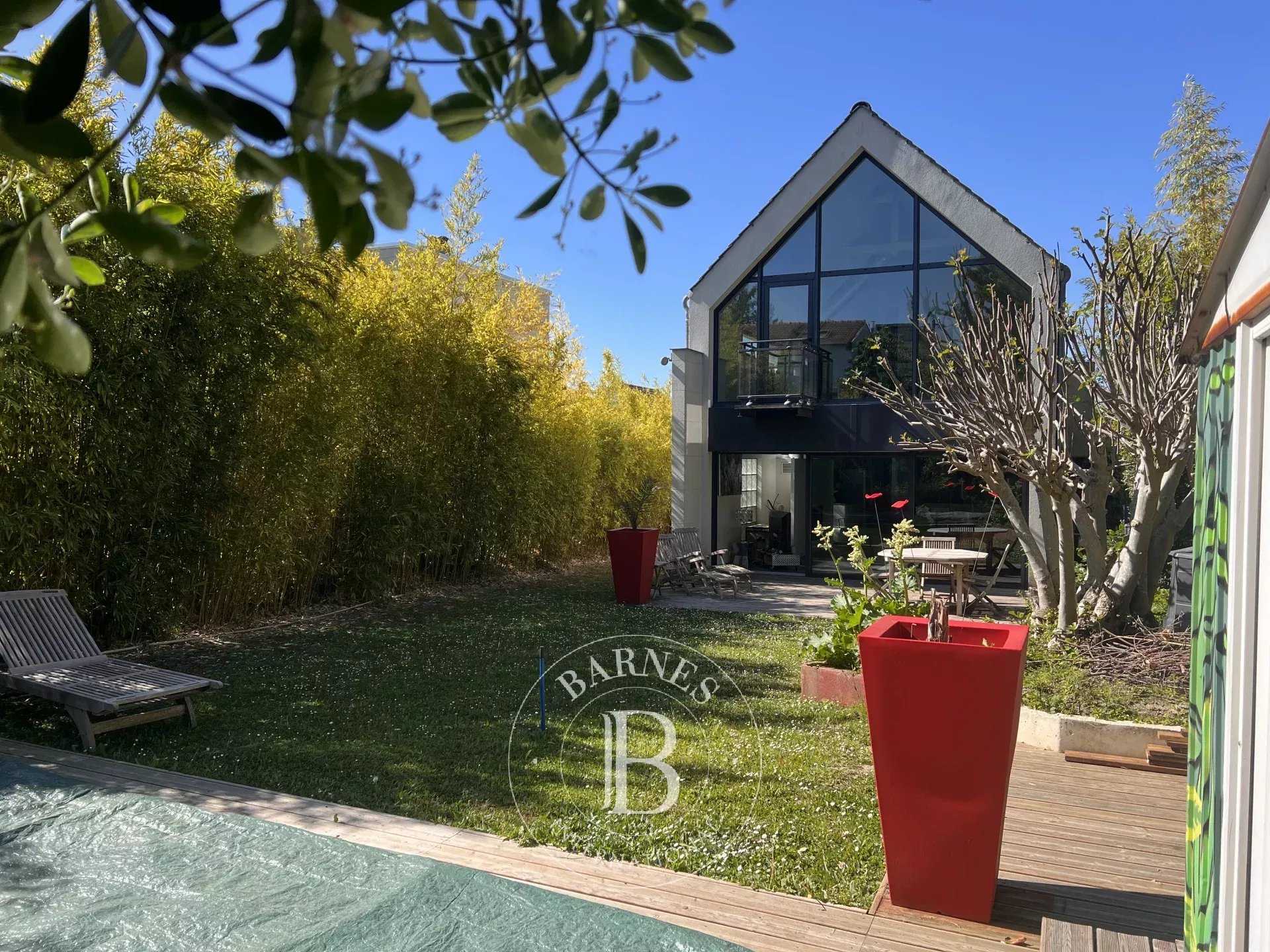 Suresnes  - House 4 Bedrooms