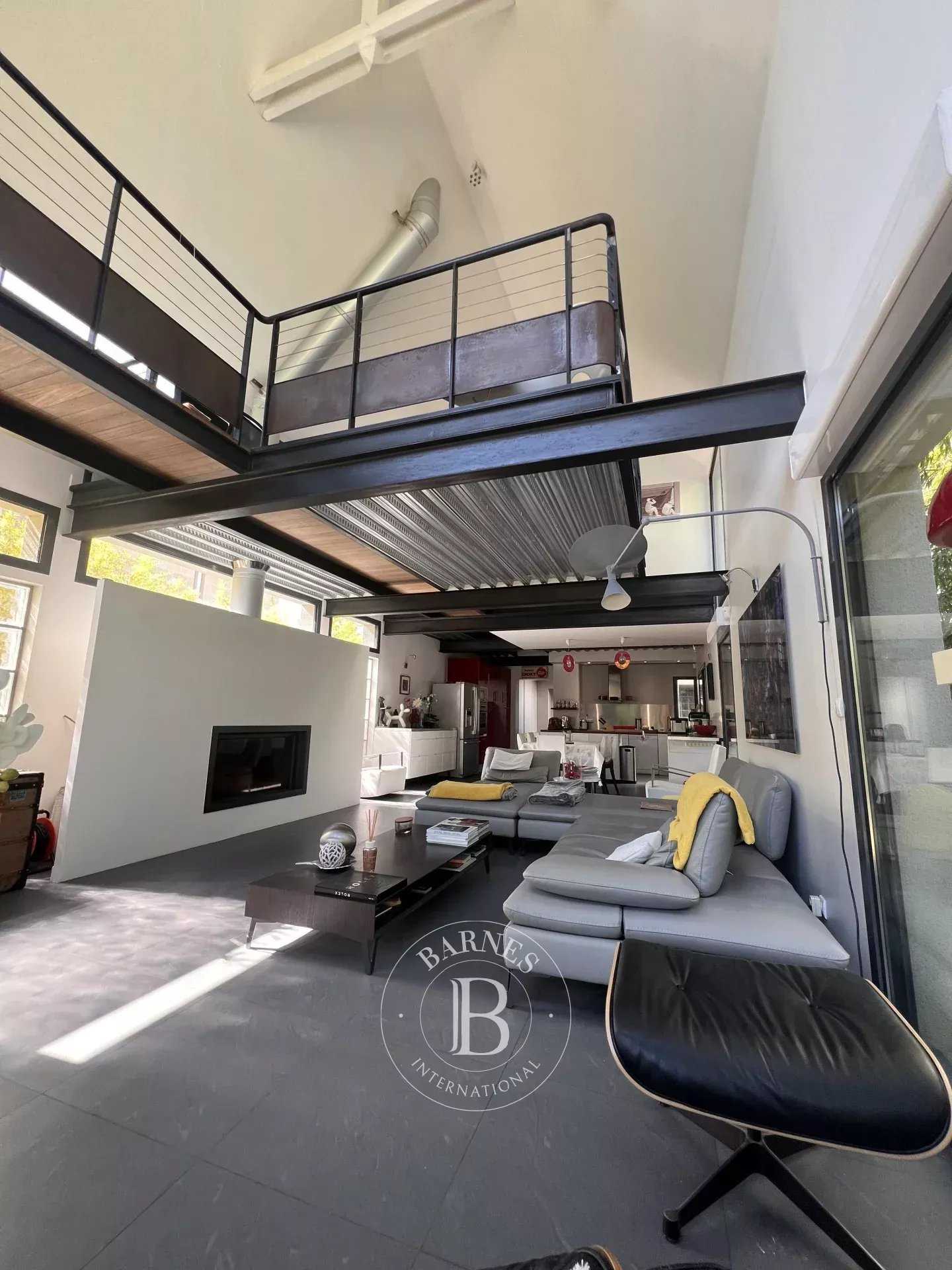 Suresnes  - House 4 Bedrooms