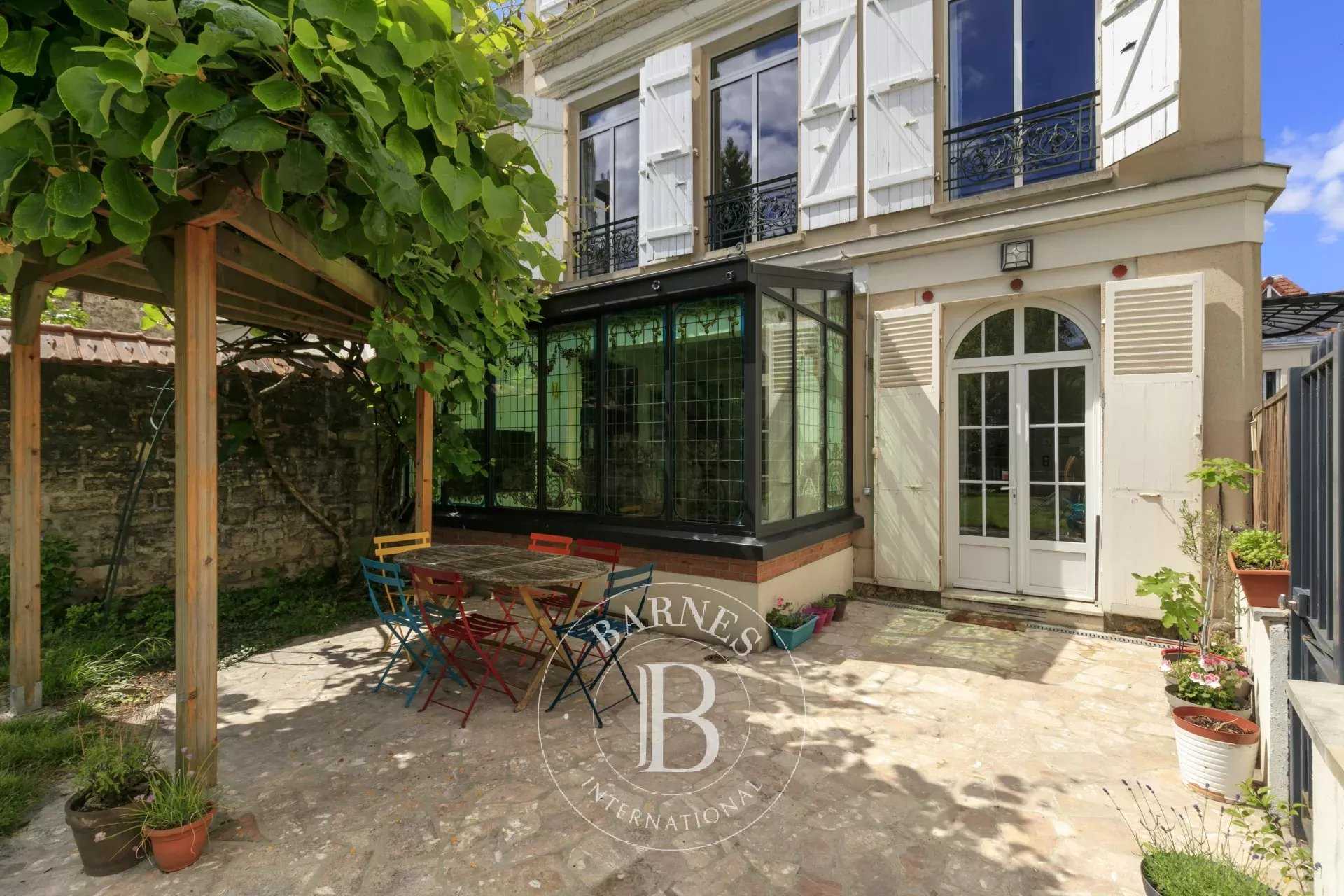 Asnières-sur-Seine  - Maison 8 Pi&egrave;ces 6 Chambres