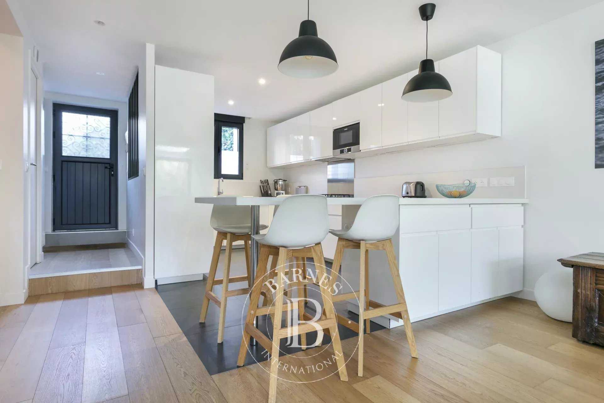 Suresnes  - Maison 6 Pi&egrave;ces 4 Chambres