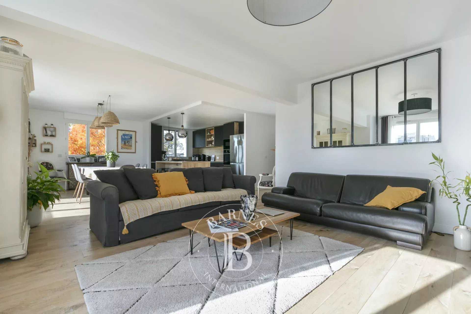 Courbevoie  - Apartment 4 Bedrooms