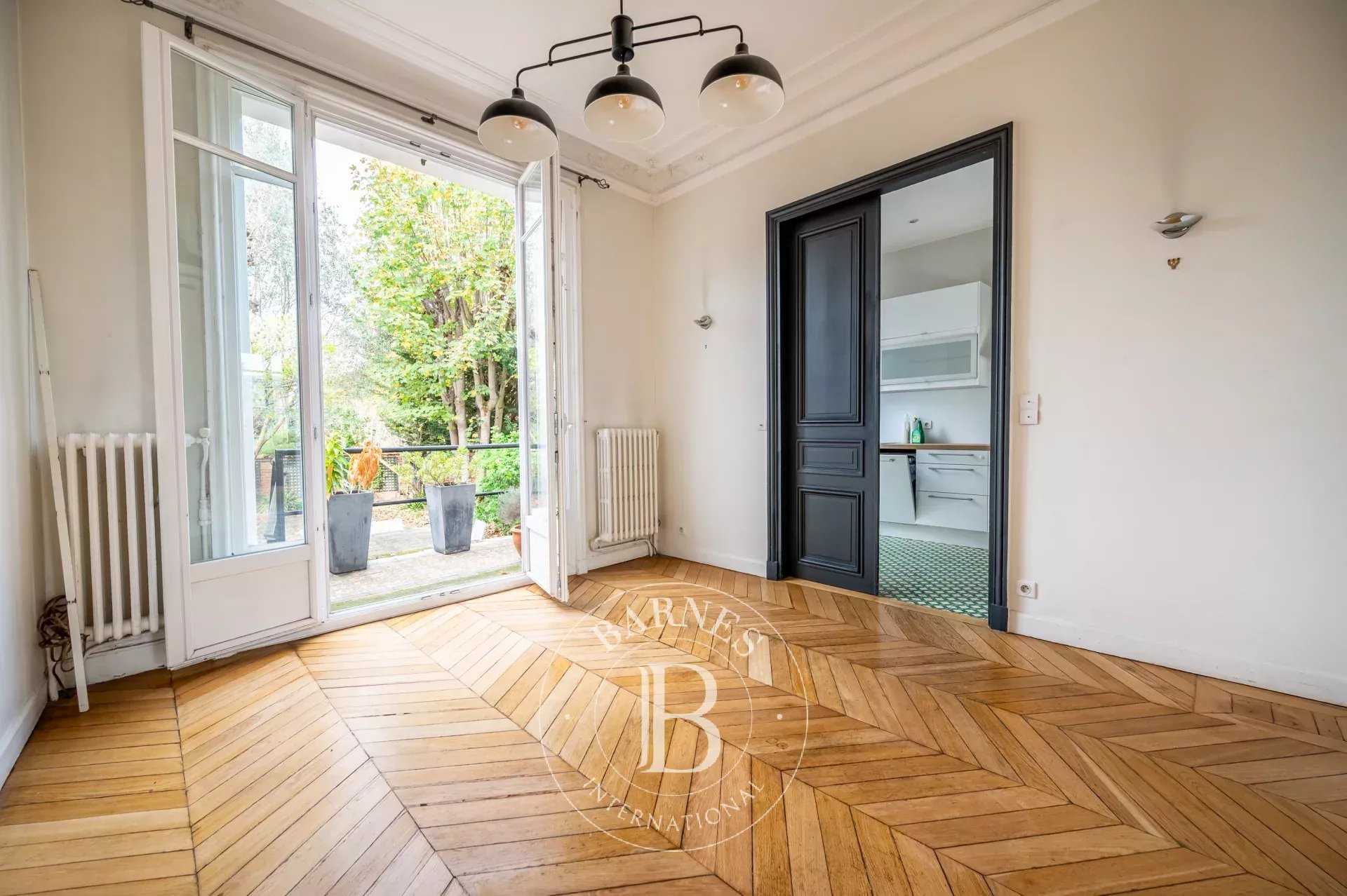 Courbevoie  - Hôtel particulier 8 Pi&egrave;ces 4 Chambres