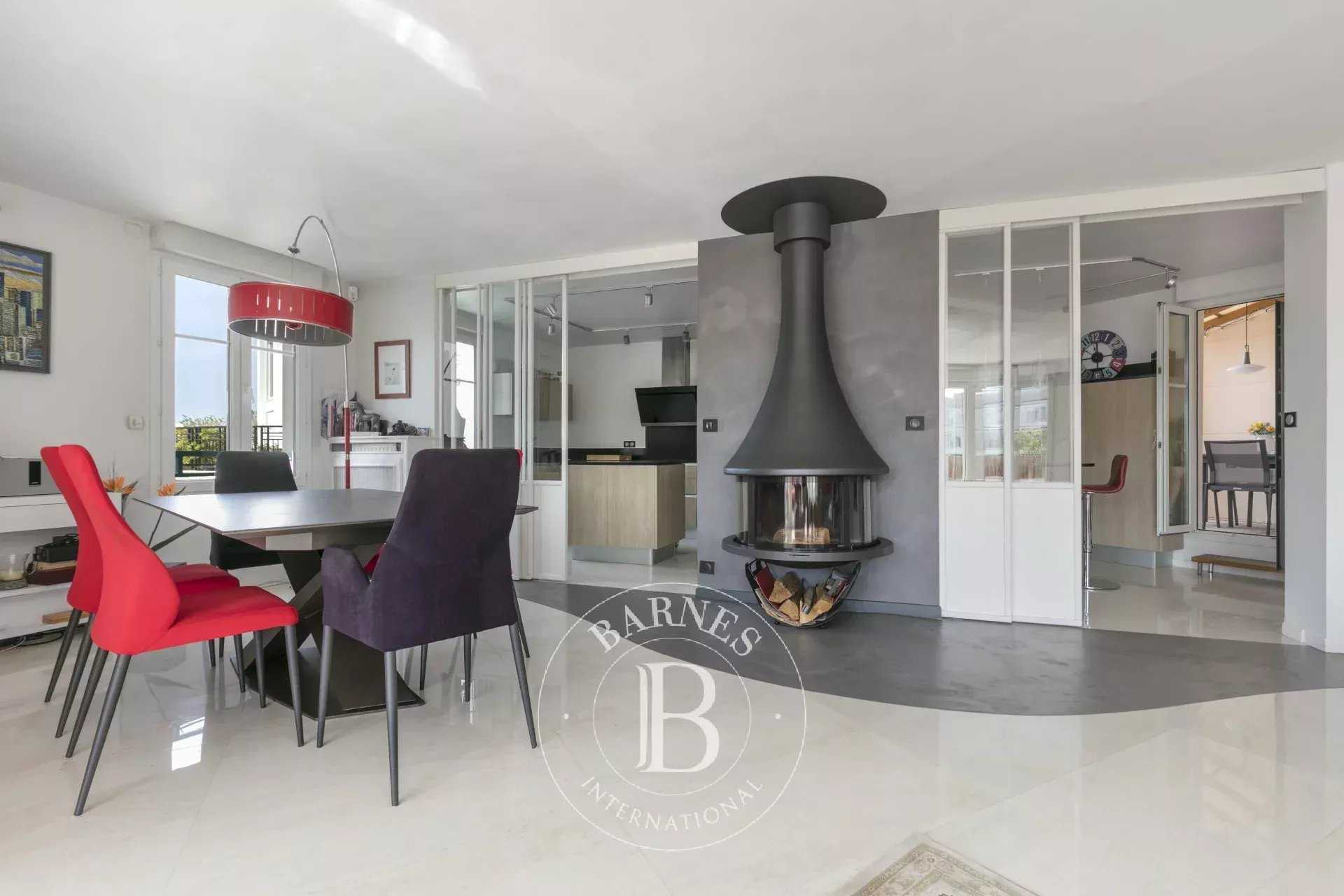 Courbevoie  - Appartement 6 Pi&egrave;ces 4 Chambres