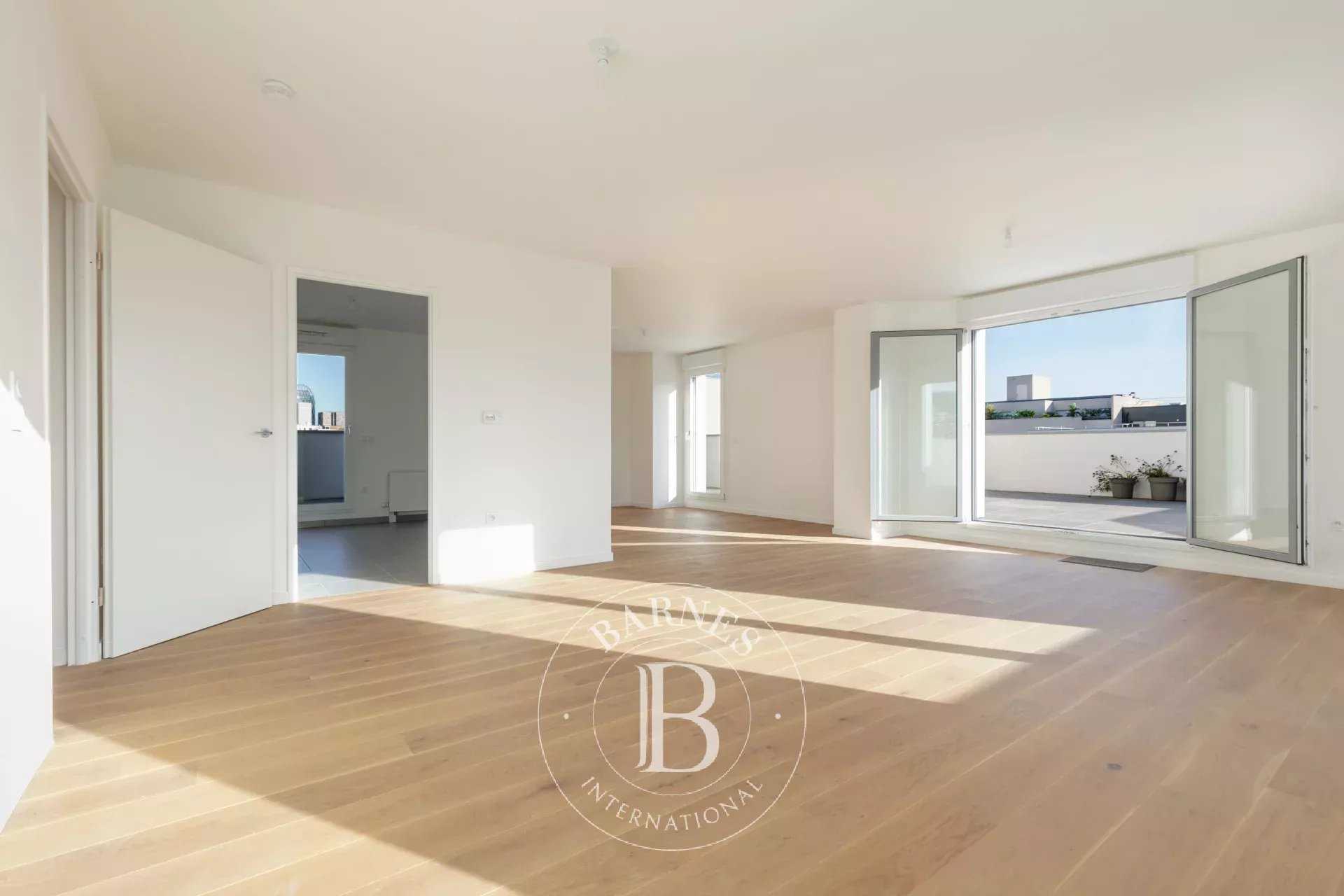 Suresnes  - Appartement 5 Pi&egrave;ces 3 Chambres