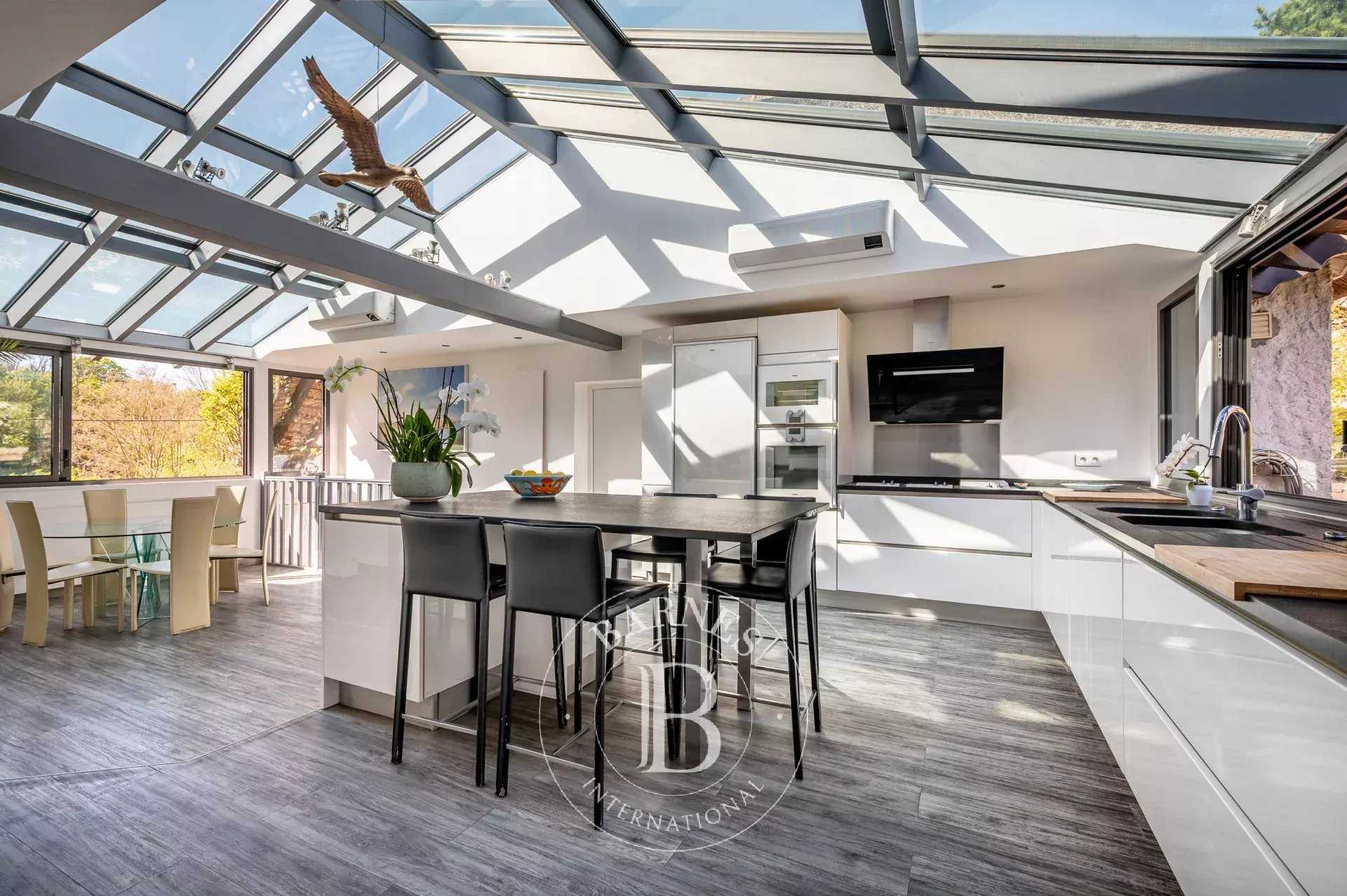 Rueil-Malmaison  - Maison 7 Pi&egrave;ces 6 Chambres