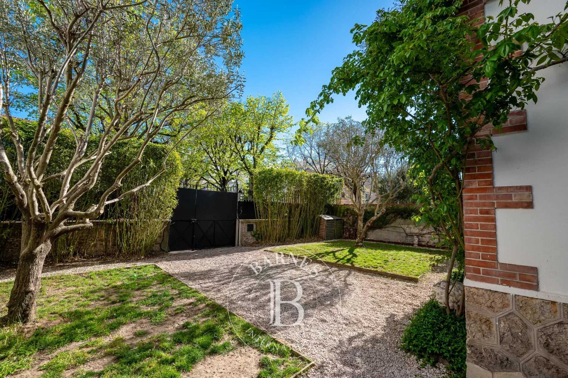 Nanterre  - Maison 7 Pi&egrave;ces 5 Chambres