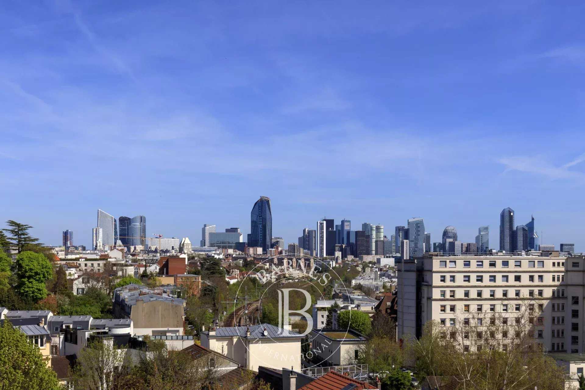 Suresnes  - Apartment 3 Bedrooms