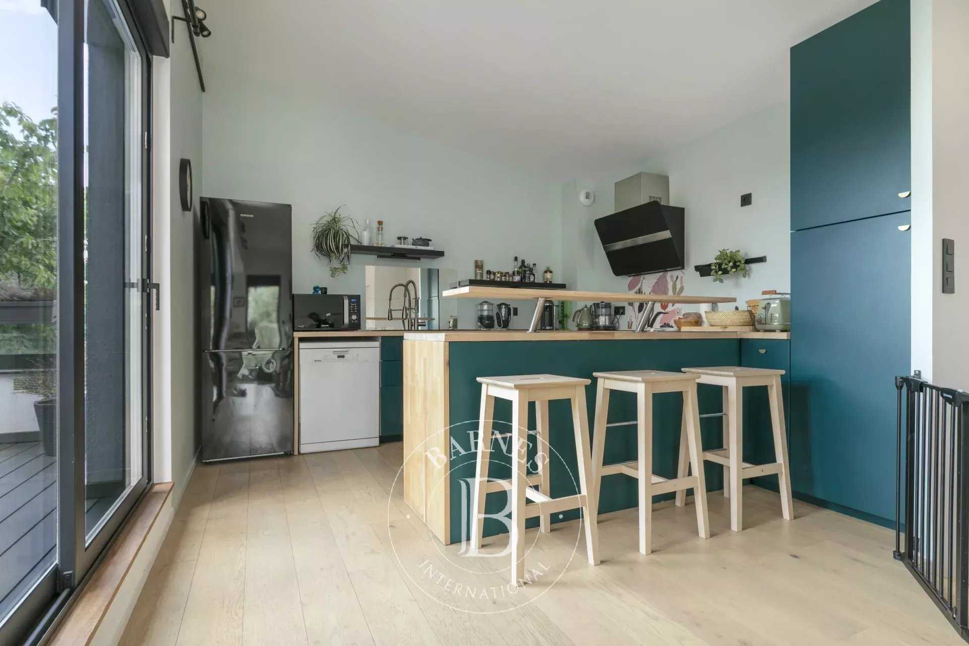 Suresnes  - Maison 5 Pièces 3 Chambres