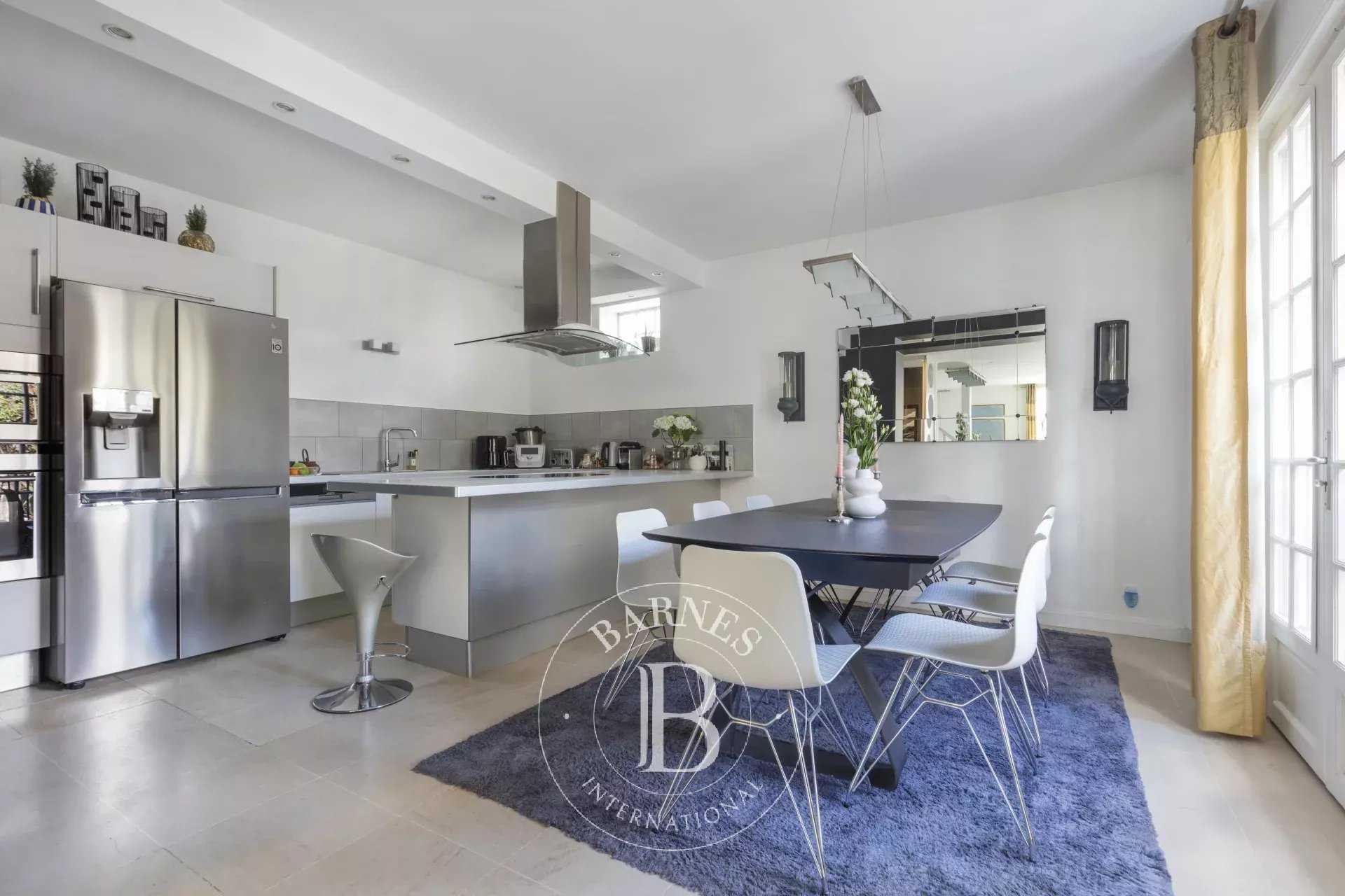 Asnières-sur-Seine  - Maison 5 Pi&egrave;ces 4 Chambres