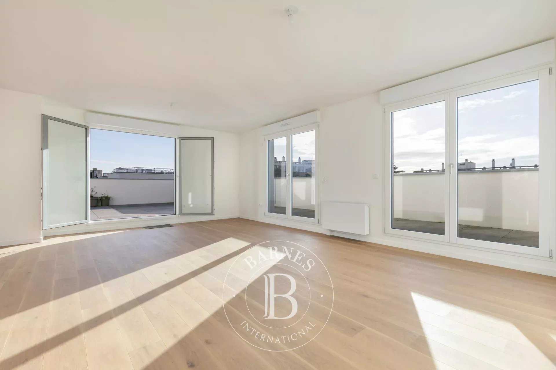 Suresnes  - Appartement 5 Pi&egrave;ces 3 Chambres