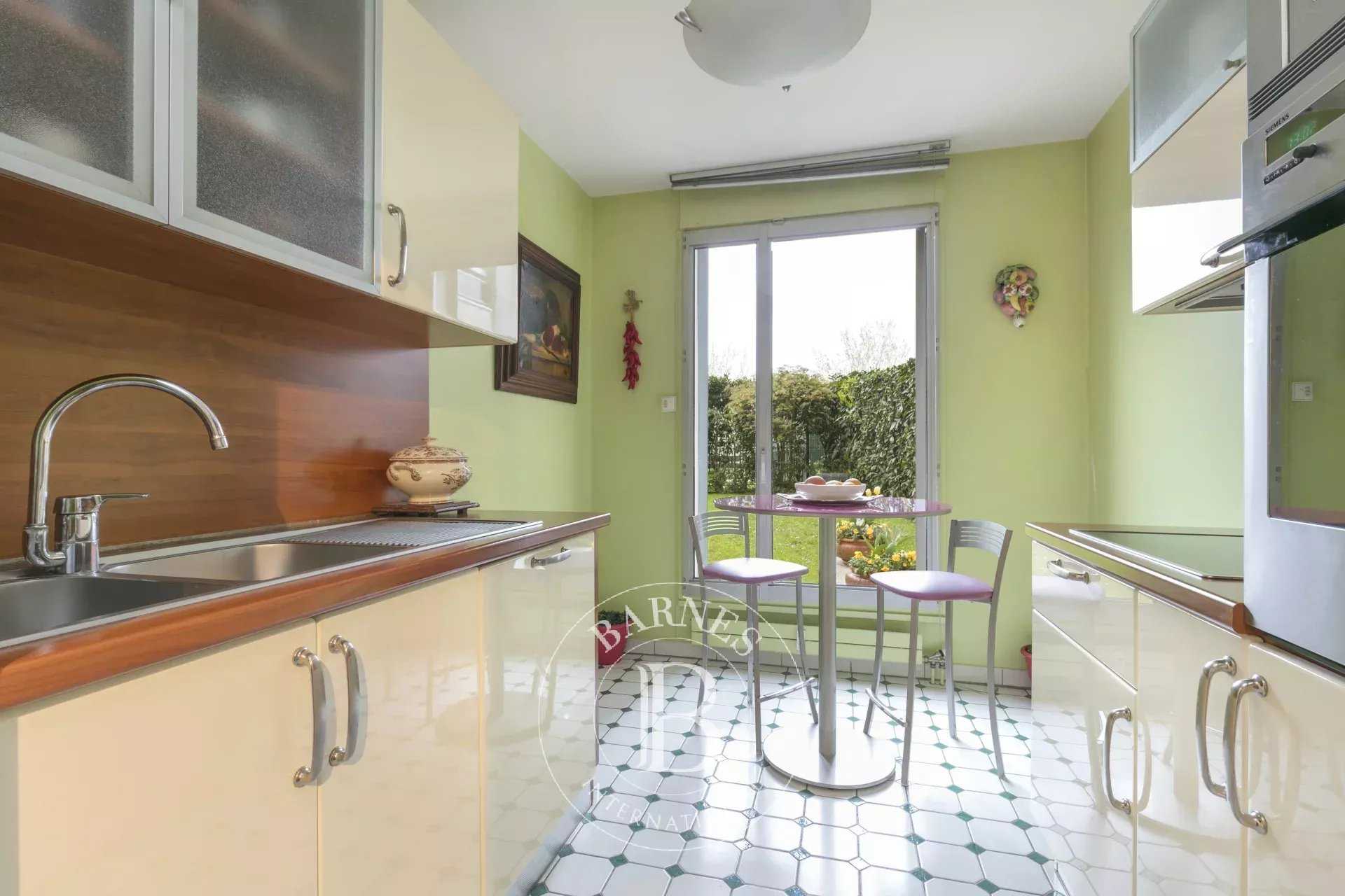 Courbevoie  - Piso 4 Cuartos 2 Habitaciones