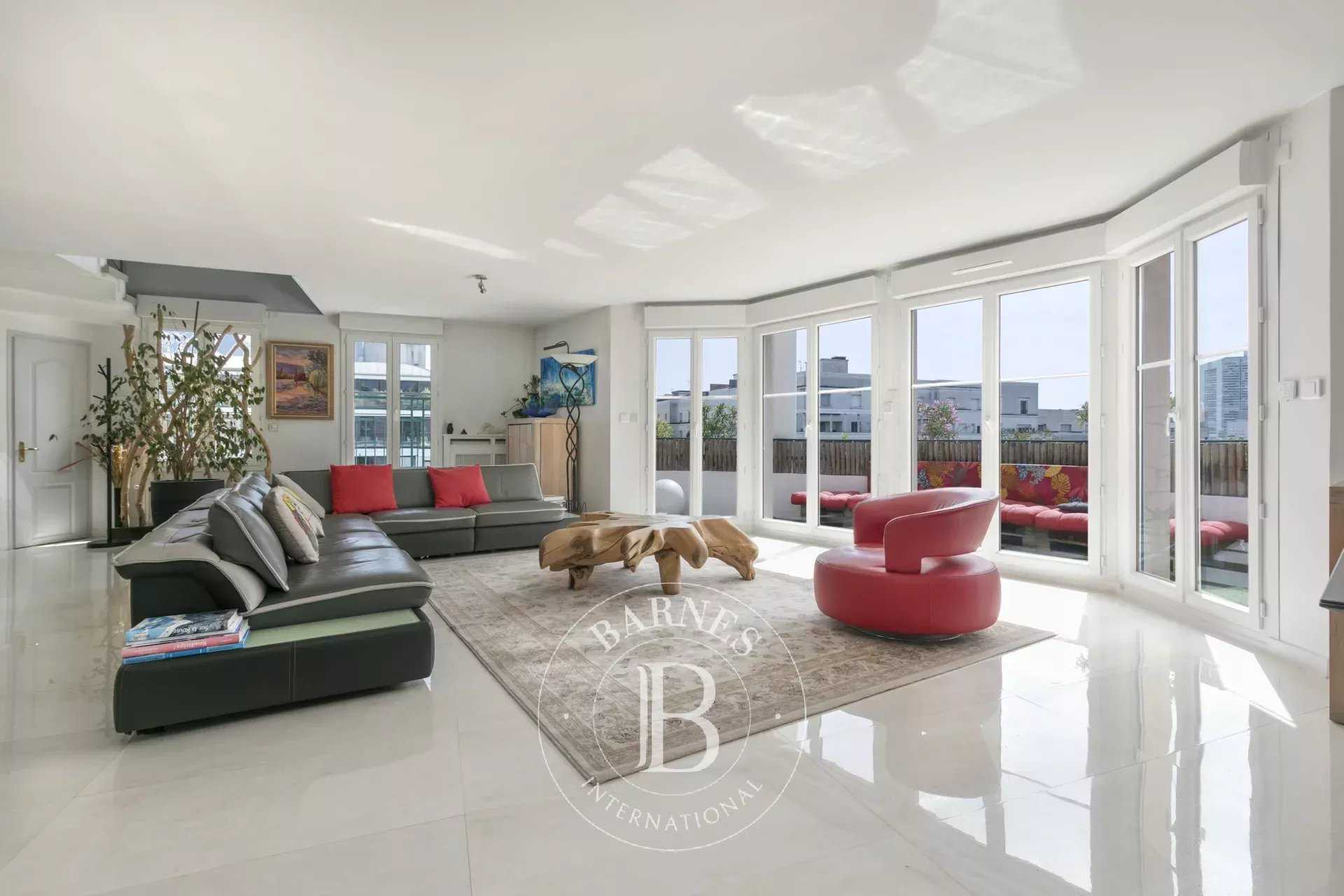 Courbevoie  - Appartement 6 Pi&egrave;ces 4 Chambres