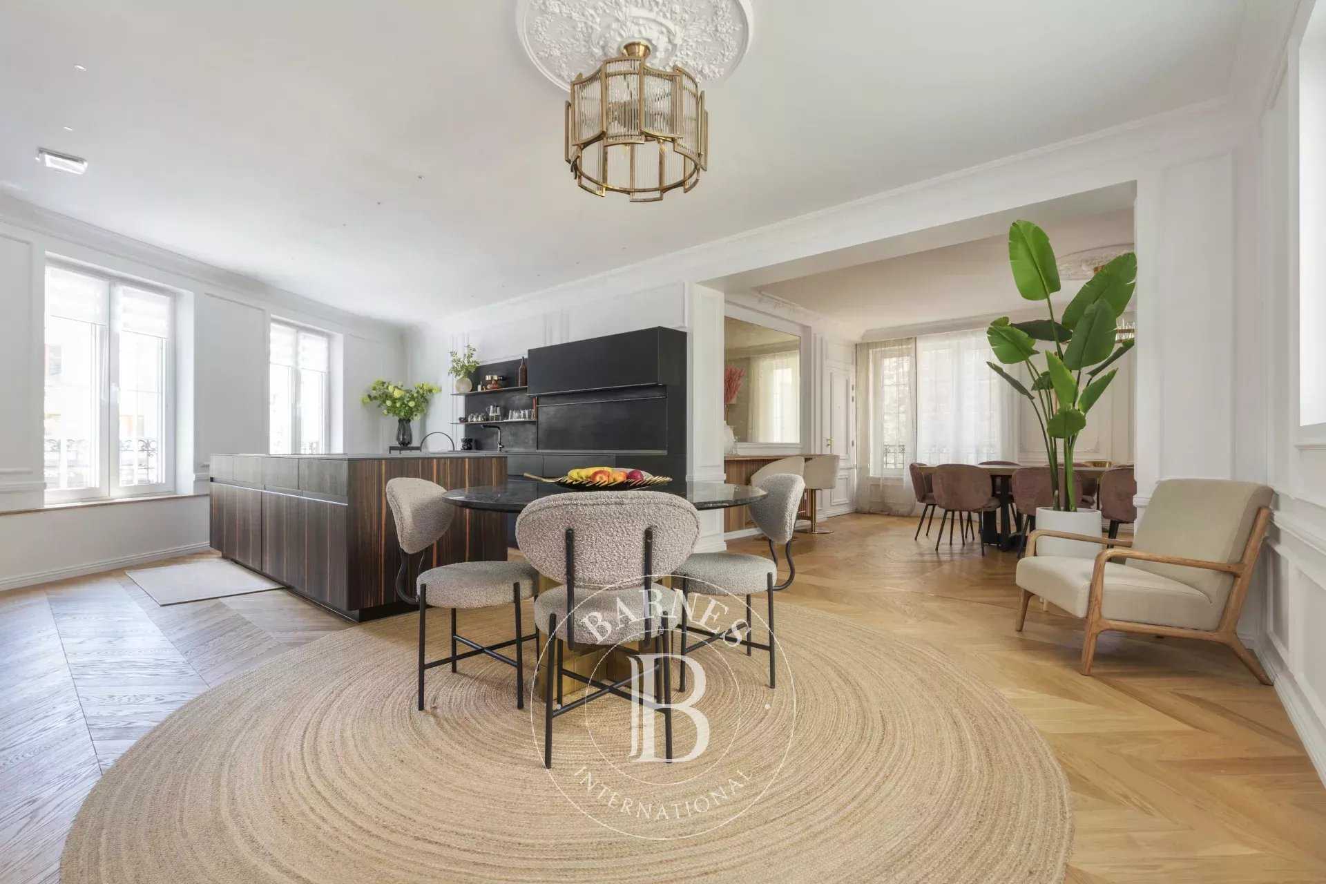 Puteaux  - Hôtel particulier 15 Pièces 10 Chambres