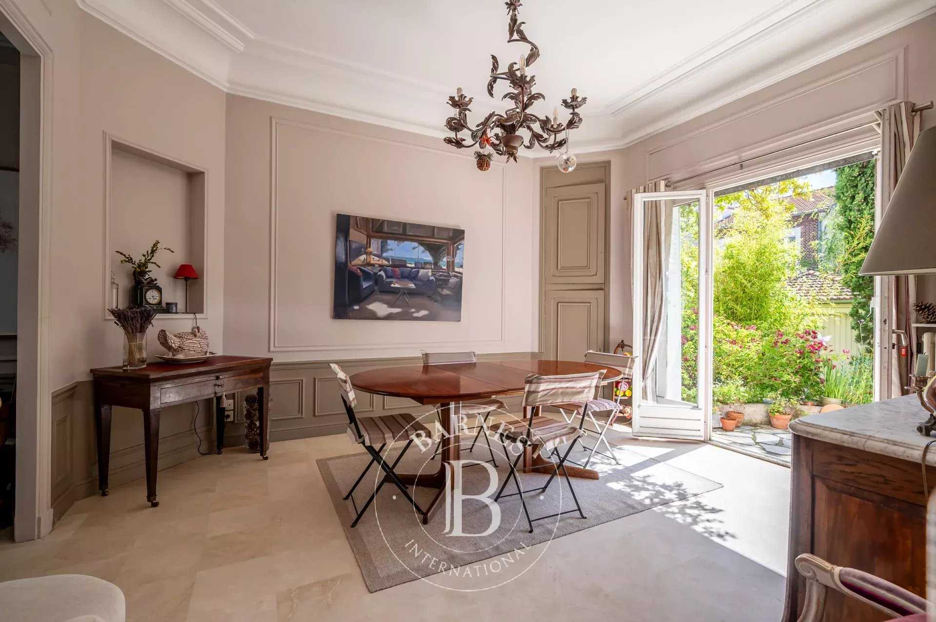 Asnières-sur-Seine  - Maison 6 Pi&egrave;ces 5 Chambres